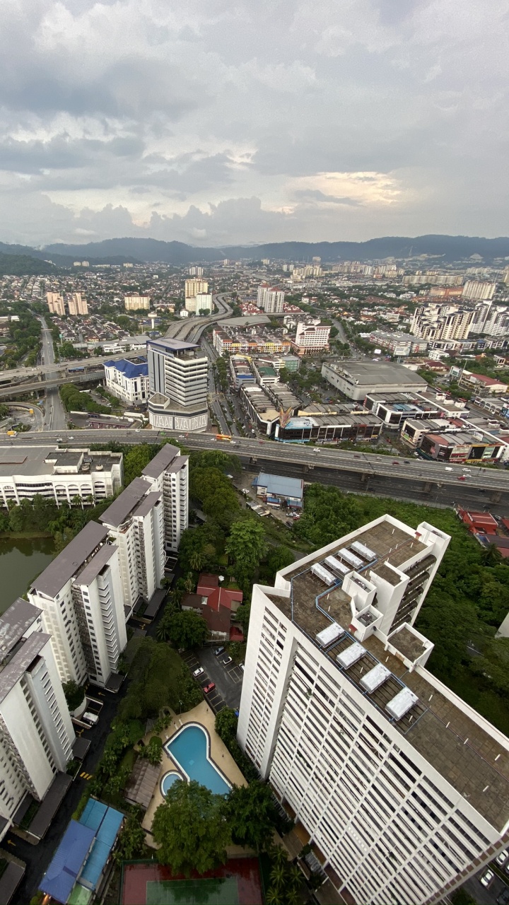 Stadtgebiet, Nachbarschaft, Städtebau, Dach, Wohngebiet. Wallpaper in 720x1280 Resolution
