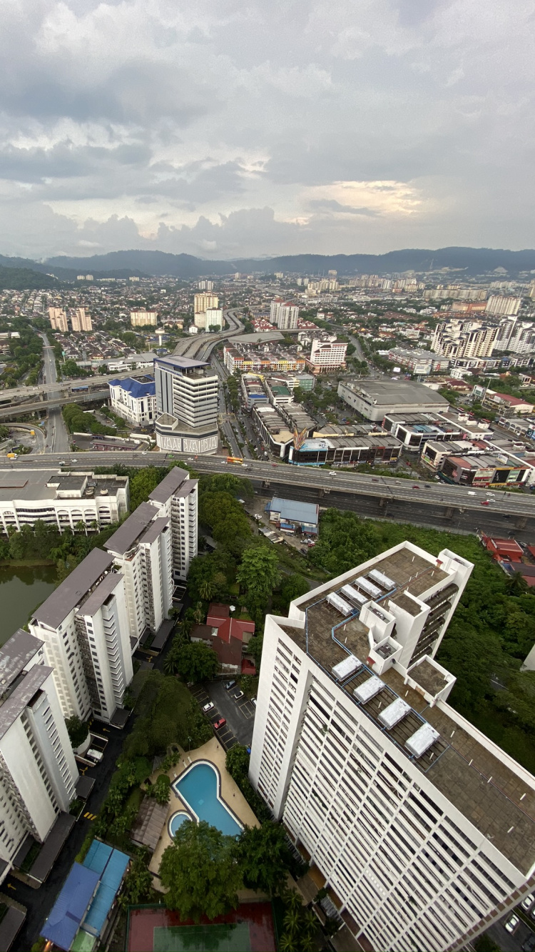 Stadtgebiet, Nachbarschaft, Städtebau, Dach, Wohngebiet. Wallpaper in 750x1334 Resolution