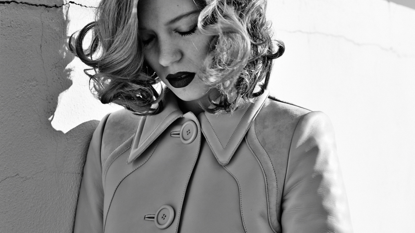 Woman in Coat With Silver Ring. Wallpaper in 1366x768 Resolution