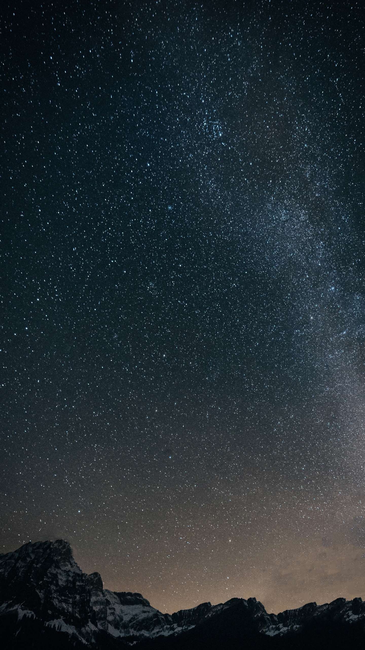 Black and White Mountain Under Starry Night. Wallpaper in 1440x2560 Resolution