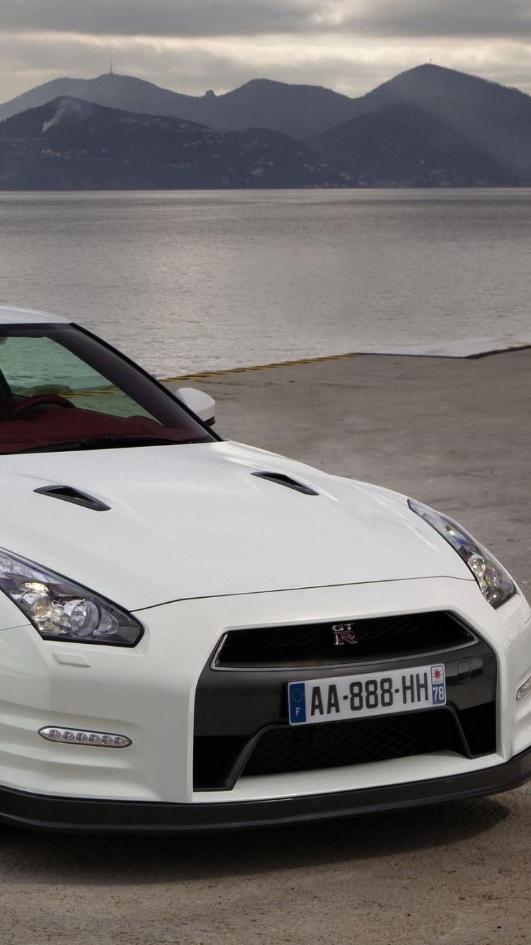 White Porsche 911 on Brown Sand During Daytime. Wallpaper in 750x1334 Resolution