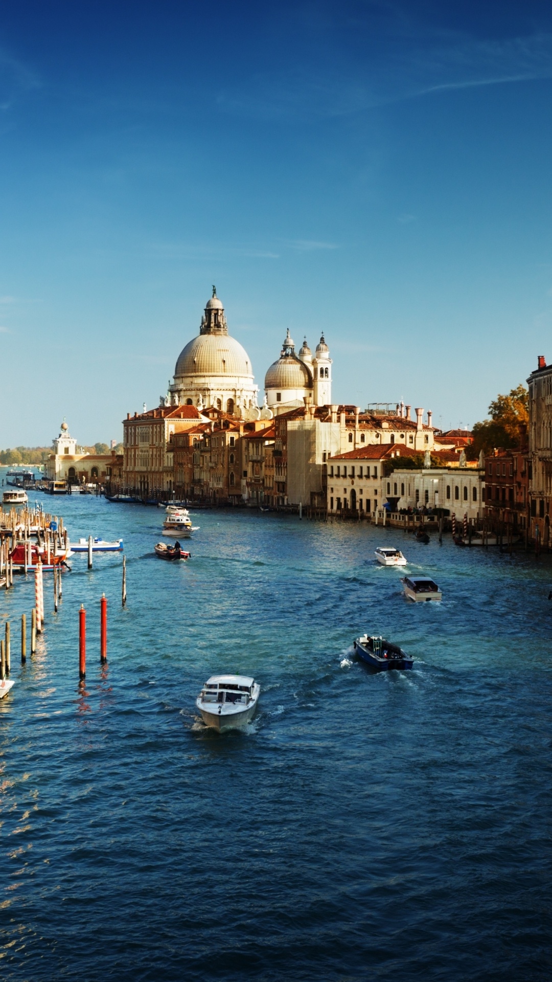 Boats on River Between Buildings During Daytime. Wallpaper in 1080x1920 Resolution