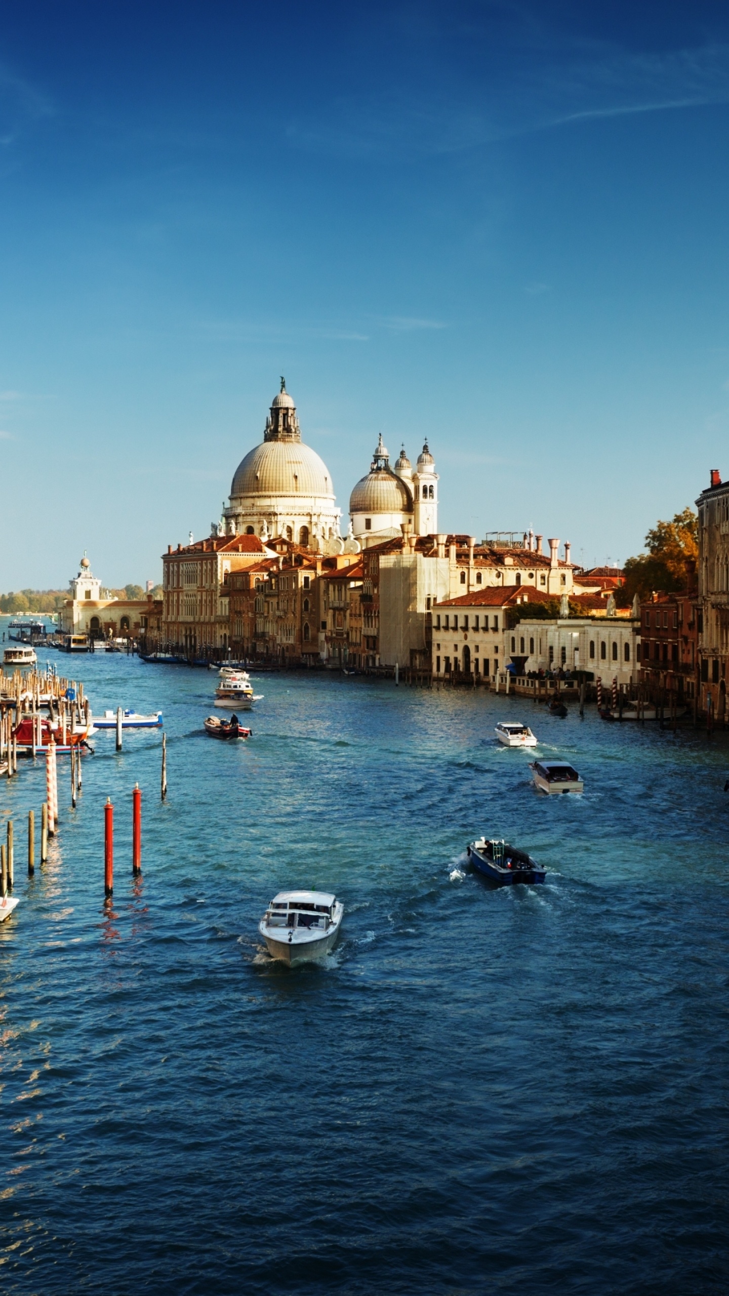 Boats on River Between Buildings During Daytime. Wallpaper in 1440x2560 Resolution