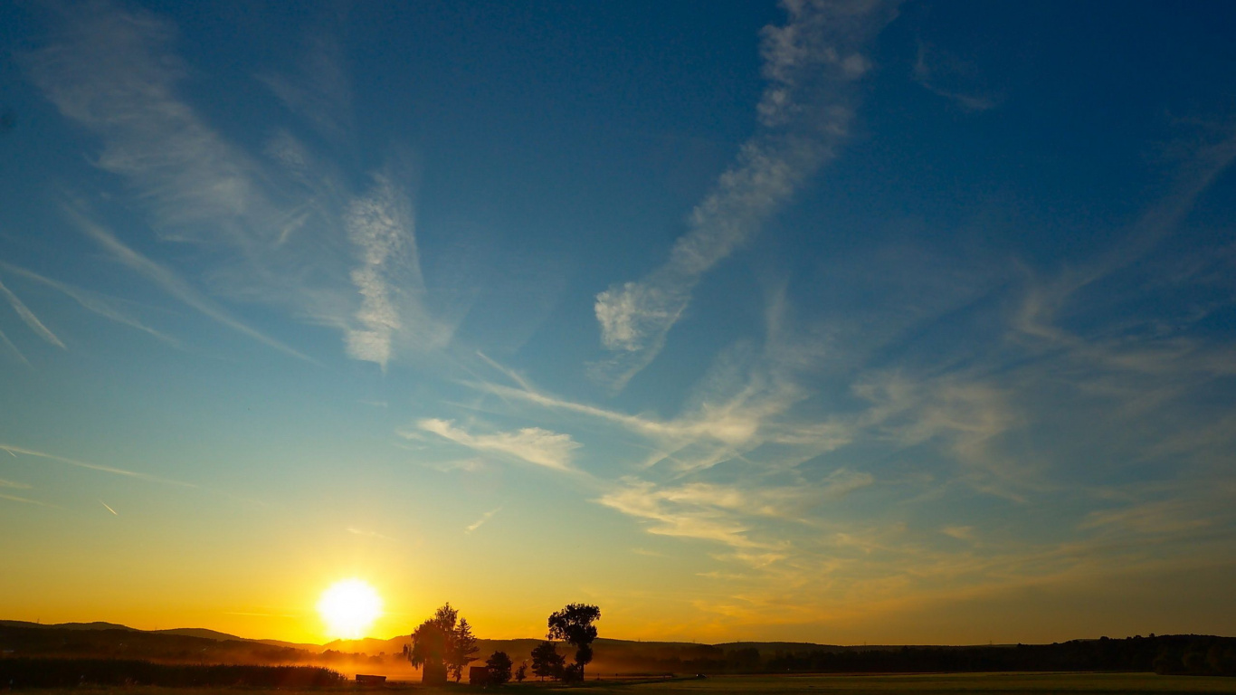 Weiße Wolken Und Blauer Himmel Tagsüber. Wallpaper in 1366x768 Resolution
