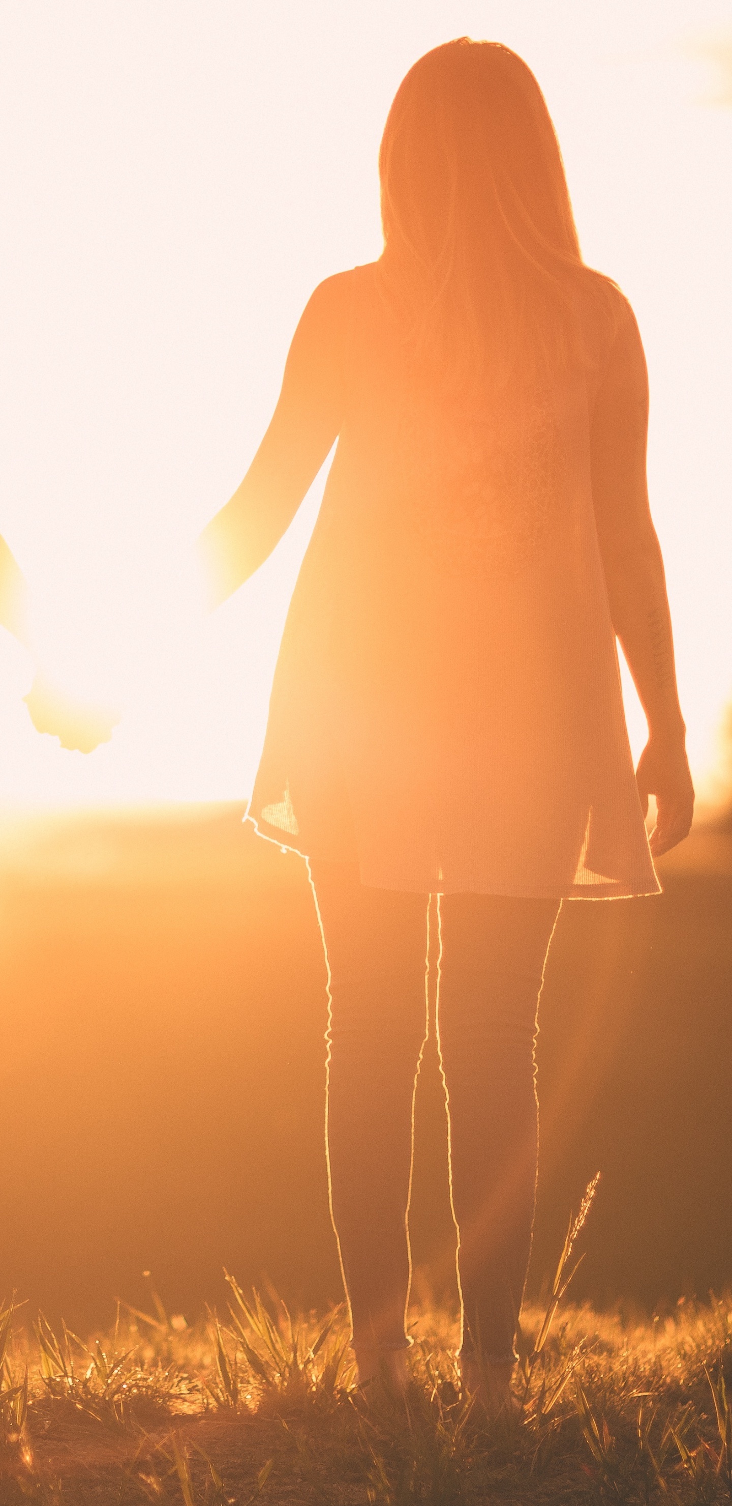Holding Hands, Significant Other, People in Nature, Sunlight, Friendship. Wallpaper in 1440x2960 Resolution