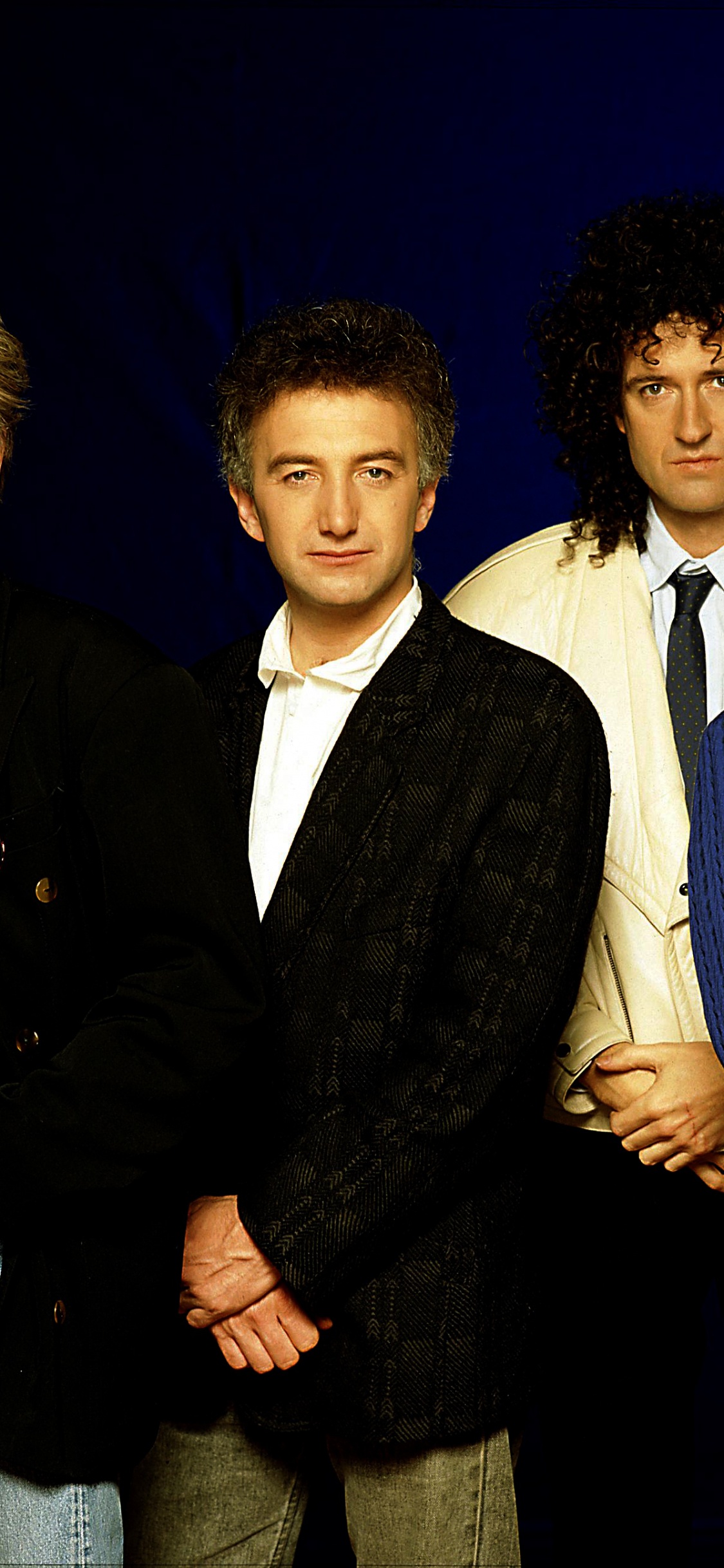 Freddie Mercury, Queen, Anzug, Formelle Kleidung, Spaß. Wallpaper in 1125x2436 Resolution