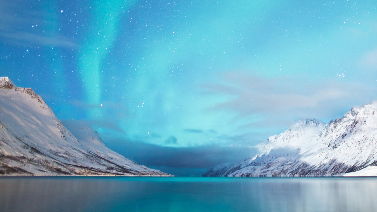 Snow Covered Mountain Near Body of Water During Daytime. Wallpaper in 1280x720 Resolution
