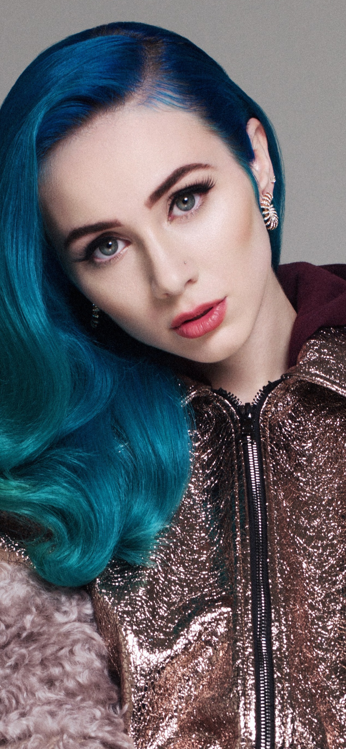 Jaira Burns, Hair, Blue, Clothing, Green. Wallpaper in 1125x2436 Resolution