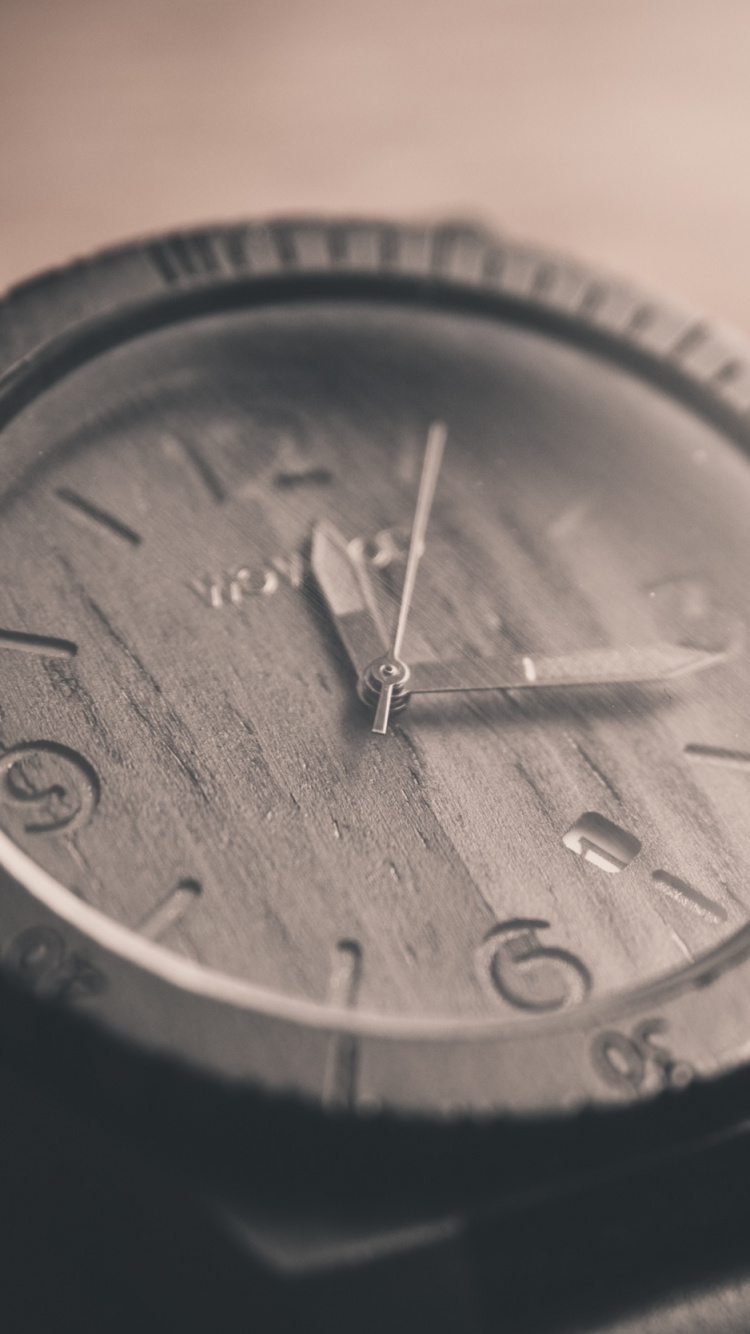 Montre Analogique Noire à 7 00. Wallpaper in 750x1334 Resolution