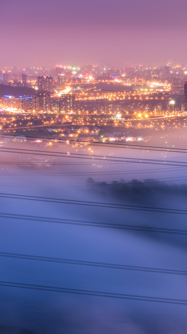 Stadt Mit Hochhäusern Während Der Nacht. Wallpaper in 750x1334 Resolution