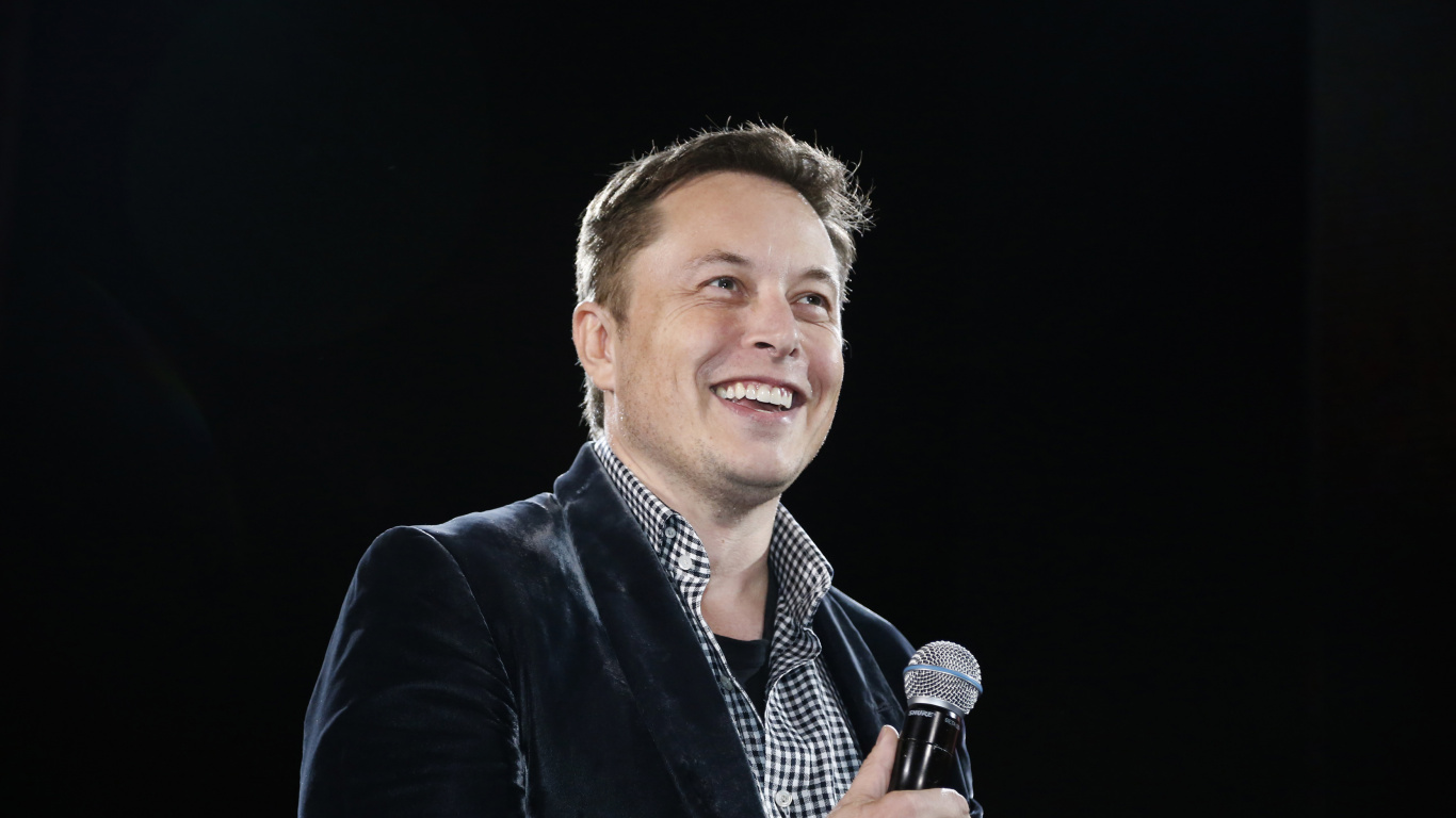 Elon Musk, Mikrofon, Rede, Öffentlich zu Sprechen, Musik Künstler. Wallpaper in 1366x768 Resolution