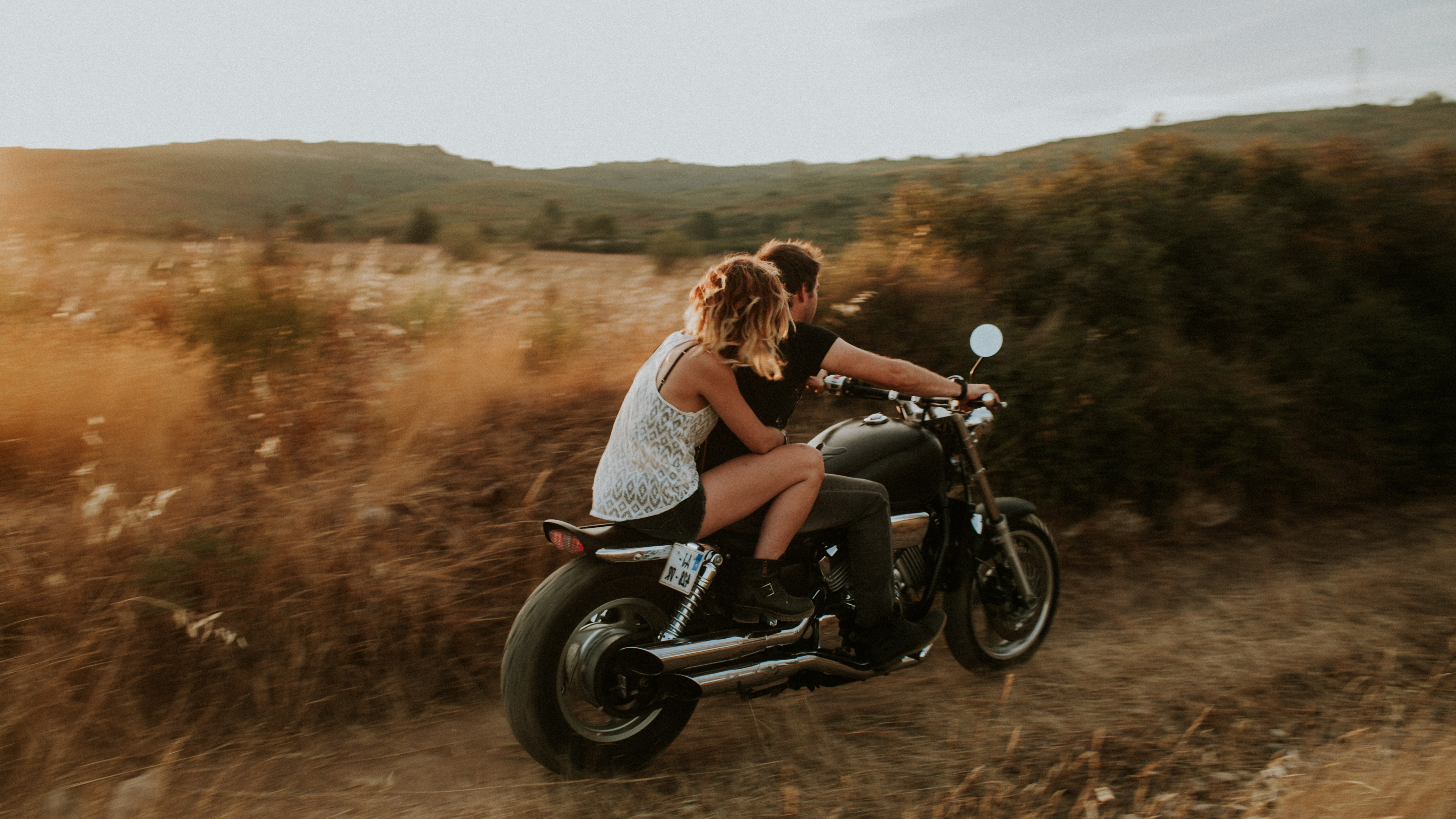 la Saleté de la Route, la Moto, Aventure, Couple, Télévision. Wallpaper in 3840x2160 Resolution