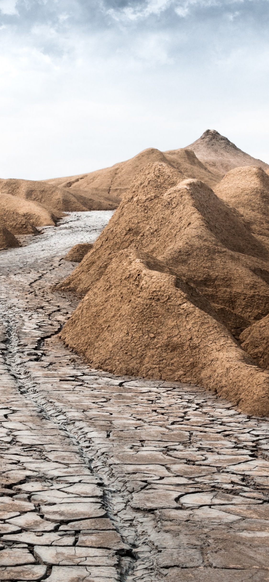 Soil, Cloud, Bedrock, Natural Landscape, Mountainous Landforms. Wallpaper in 1125x2436 Resolution