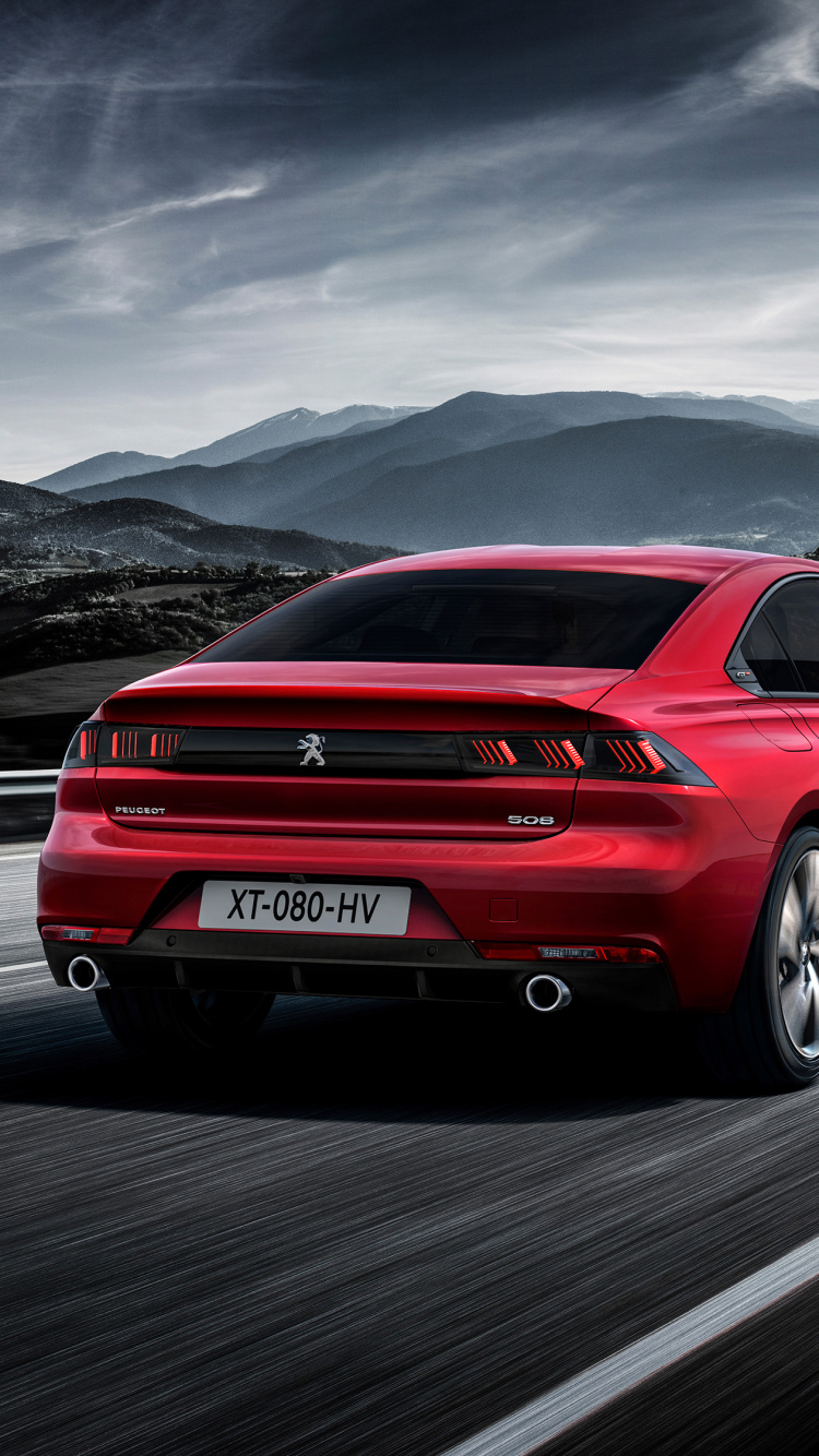 Roter Bmw m 3 Unterwegs. Wallpaper in 750x1334 Resolution