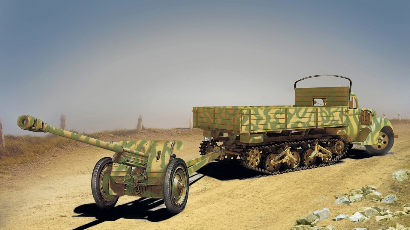 Green and Black Train on Brown Sand During Daytime. Wallpaper in 1366x768 Resolution