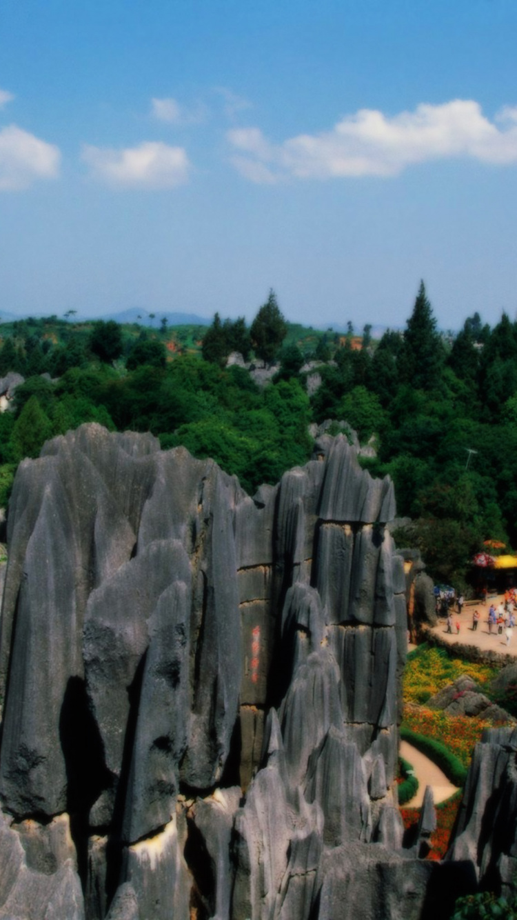 Gray Rock Formation Under Blue Sky During Daytime. Wallpaper in 750x1334 Resolution