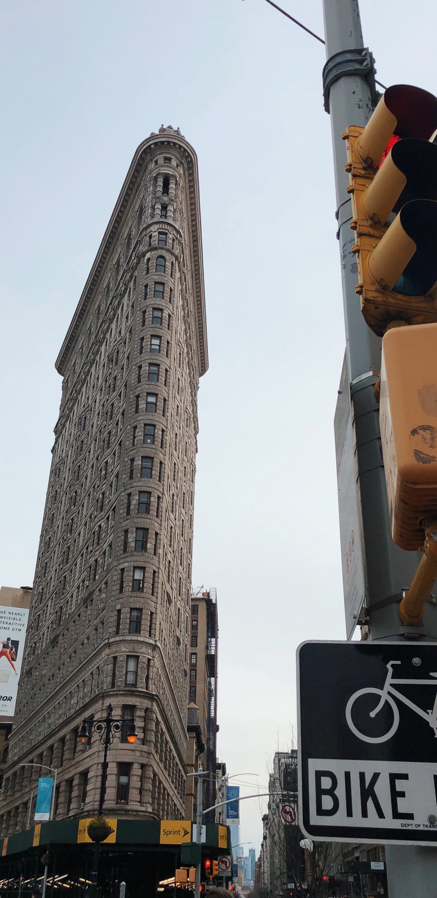 Black and White City Street Sign. Wallpaper in 1440x2960 Resolution