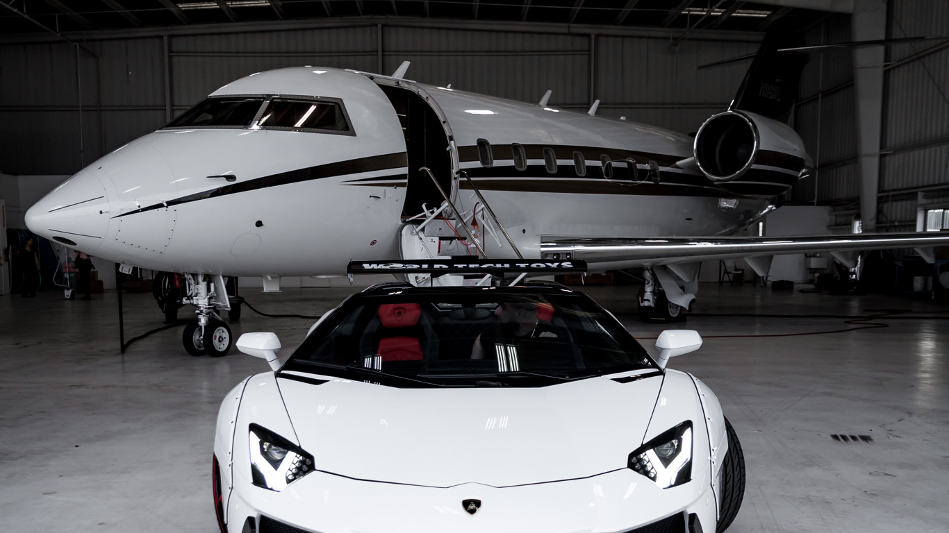 Weißer Und Schwarzer Porsche 911. Wallpaper in 1366x768 Resolution