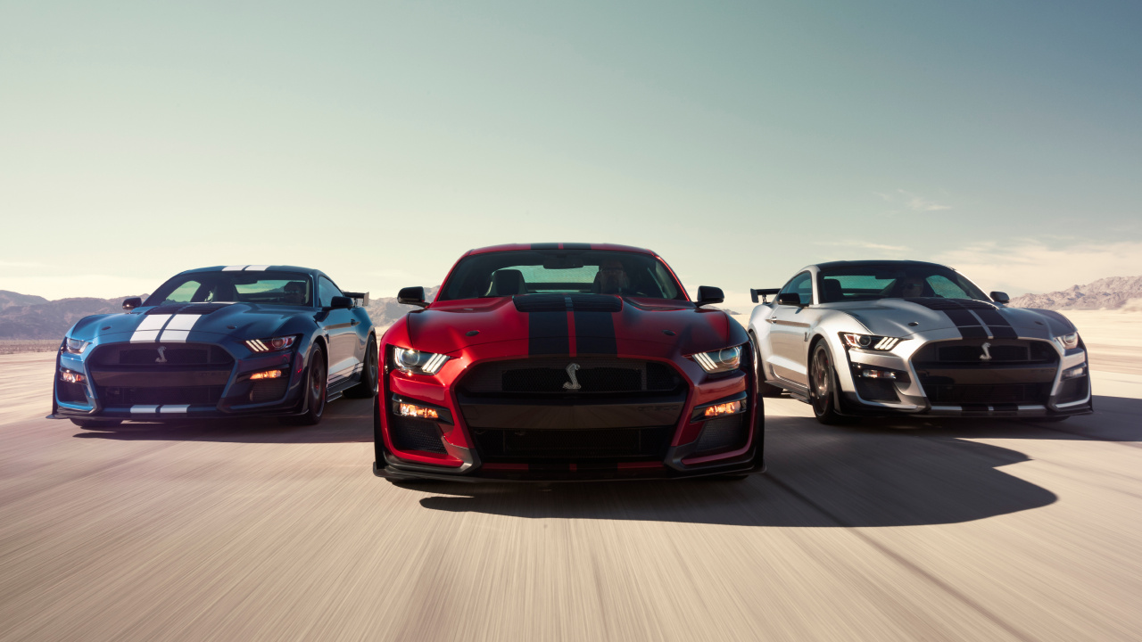 Chevrolet Camaro Rouge Sur Route. Wallpaper in 1280x720 Resolution