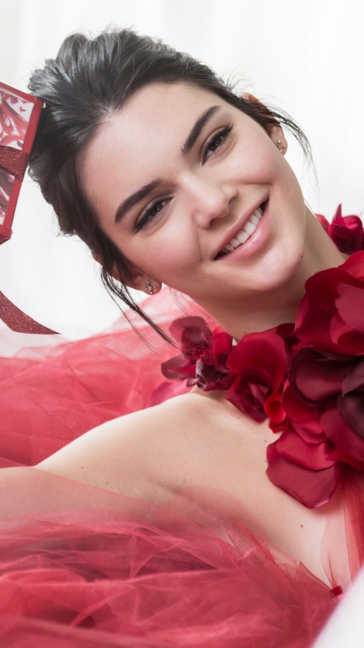 Celebrity, Skin, Lip, Smile, Muscle. Wallpaper in 720x1280 Resolution