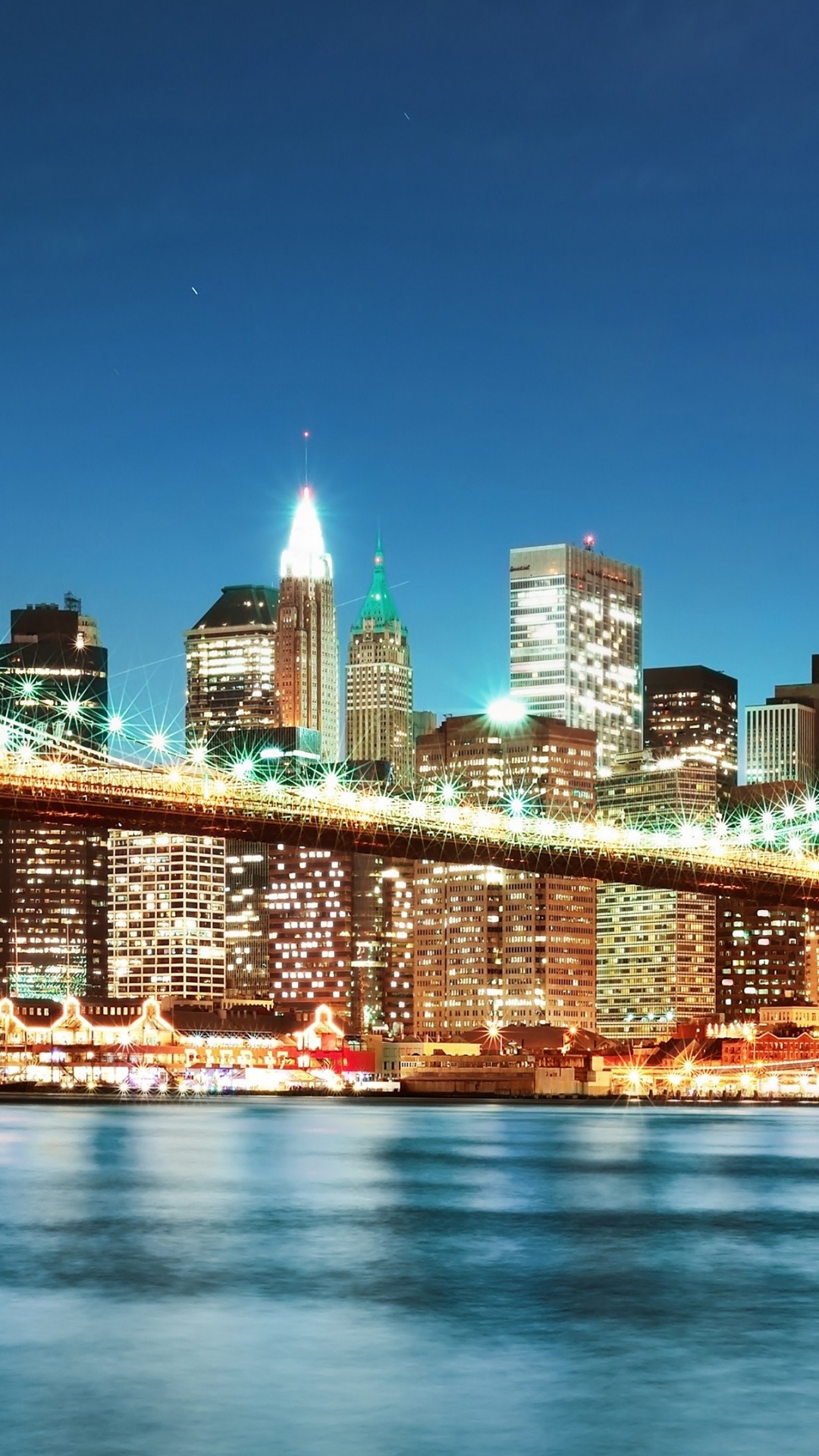 Puente Iluminado Sobre el Agua Durante la Noche. Wallpaper in 1080x1920 Resolution