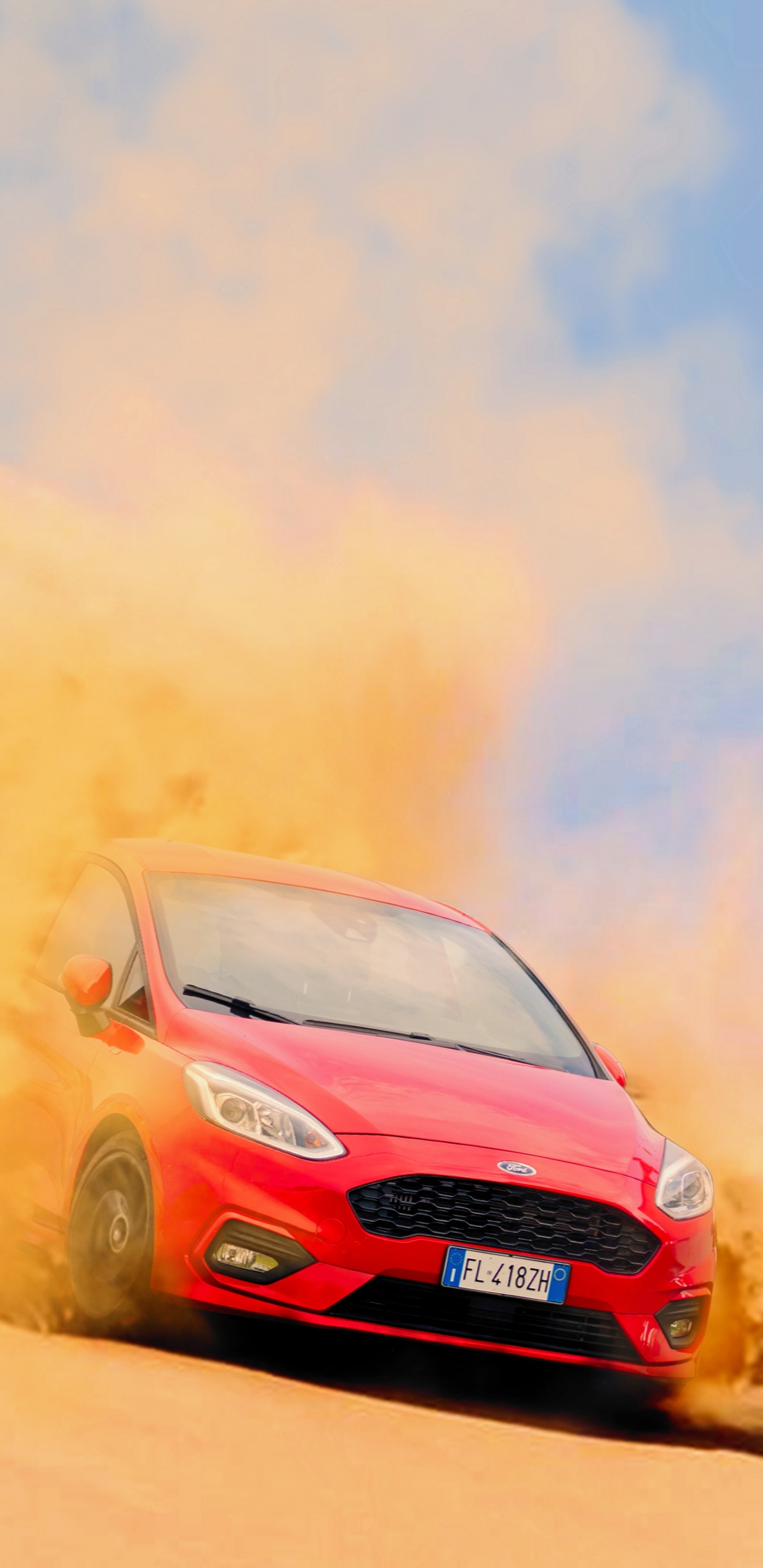 Voiture Rouge Sur le Sable Brun Sous Les Nuages Blancs et le Ciel Bleu Pendant la Journée. Wallpaper in 1440x2960 Resolution