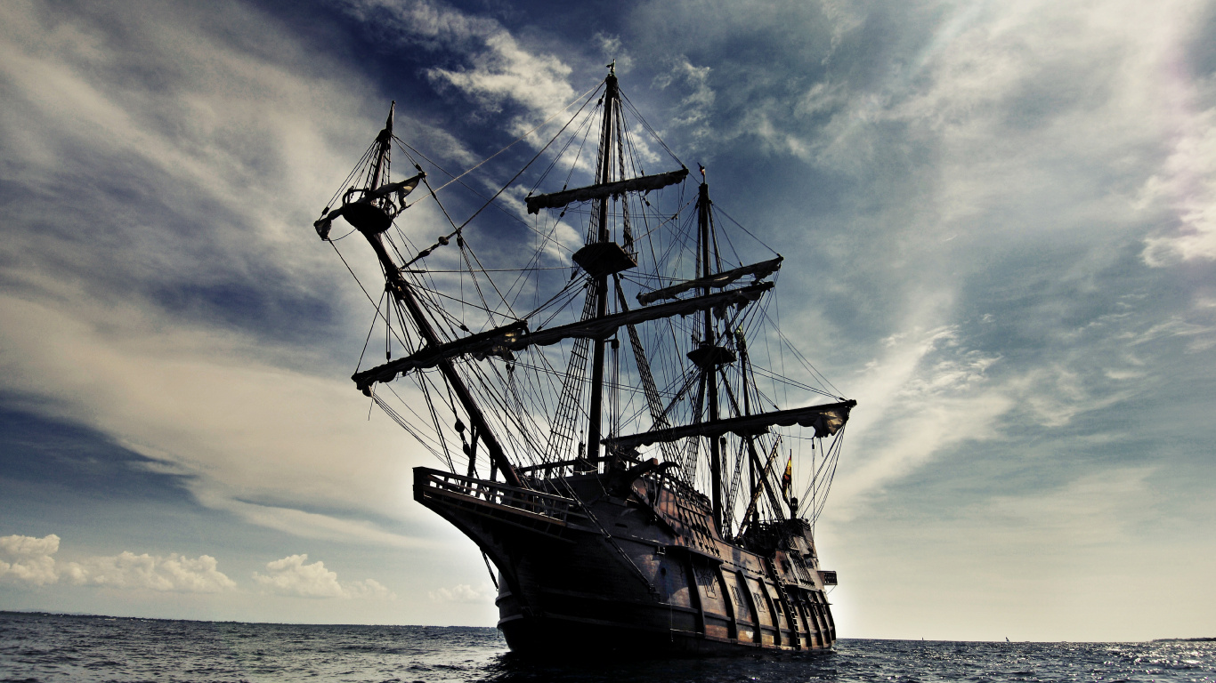 Barco Marrón en el Mar Bajo un Cielo Azul y Nubes Blancas Durante el Día. Wallpaper in 1366x768 Resolution