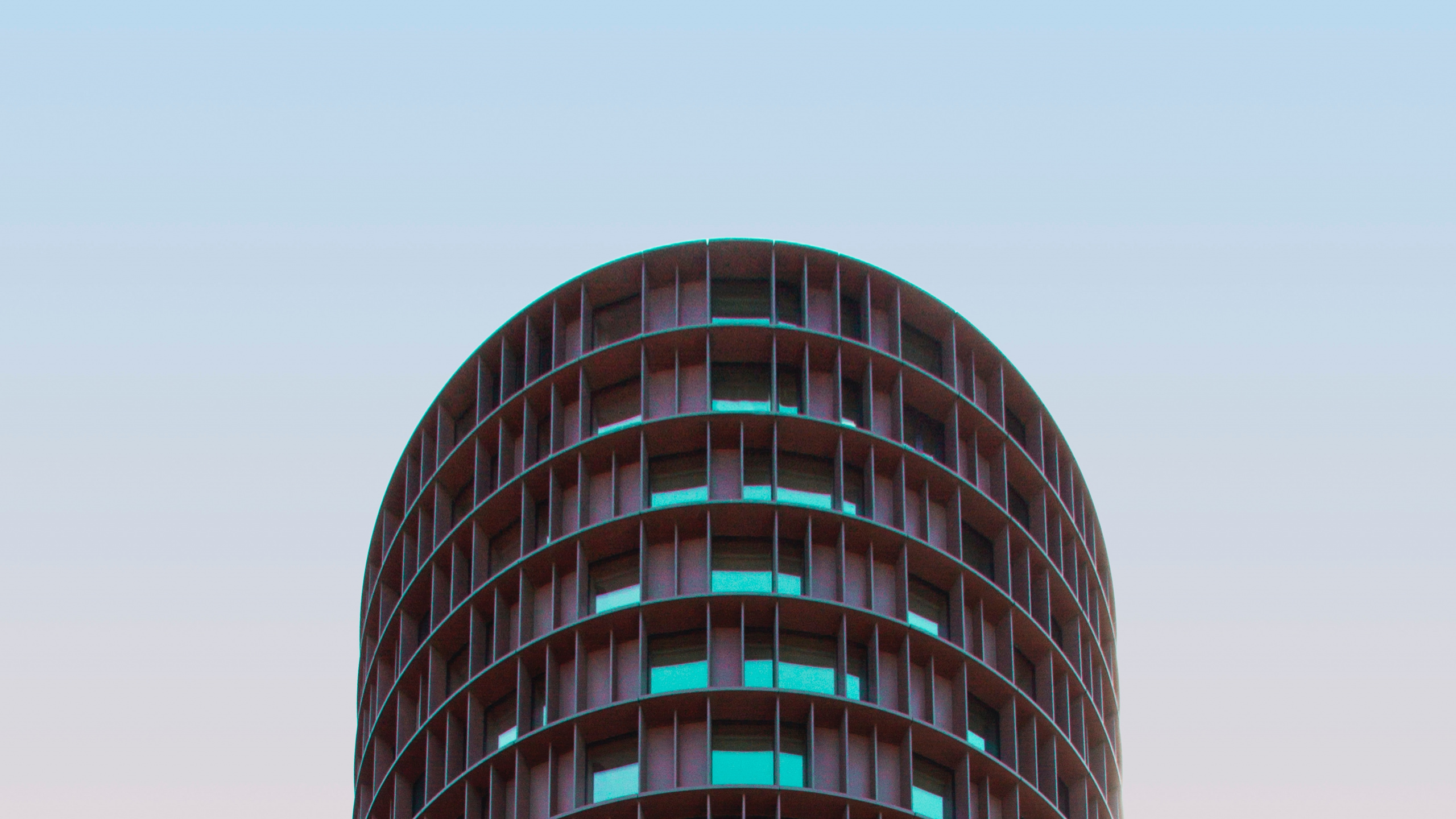 Bâtiment Rond Gris et Noir. Wallpaper in 2560x1440 Resolution