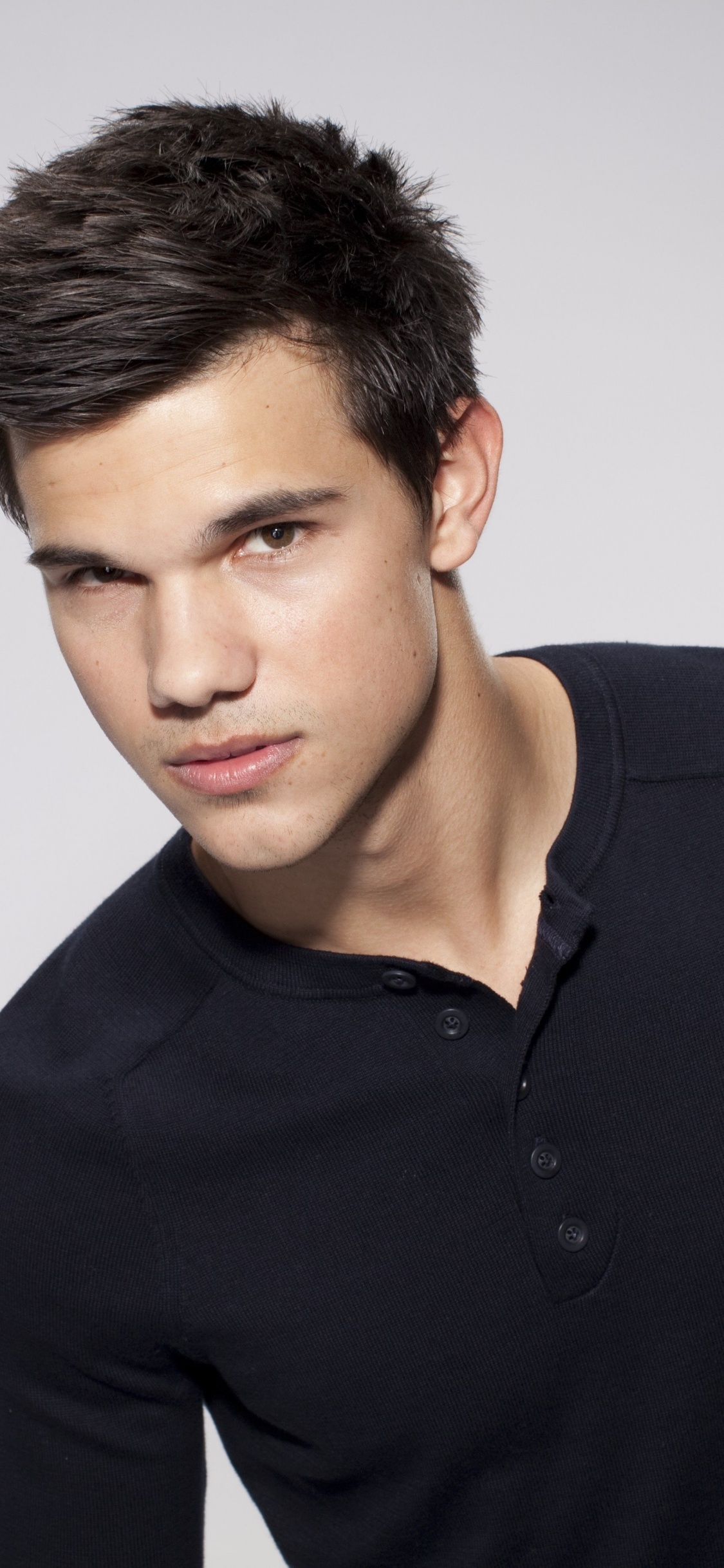 Taylor Lautner, Jacob Negro, Ocaso, la Saga Crepúsculo, Cabello. Wallpaper in 1125x2436 Resolution