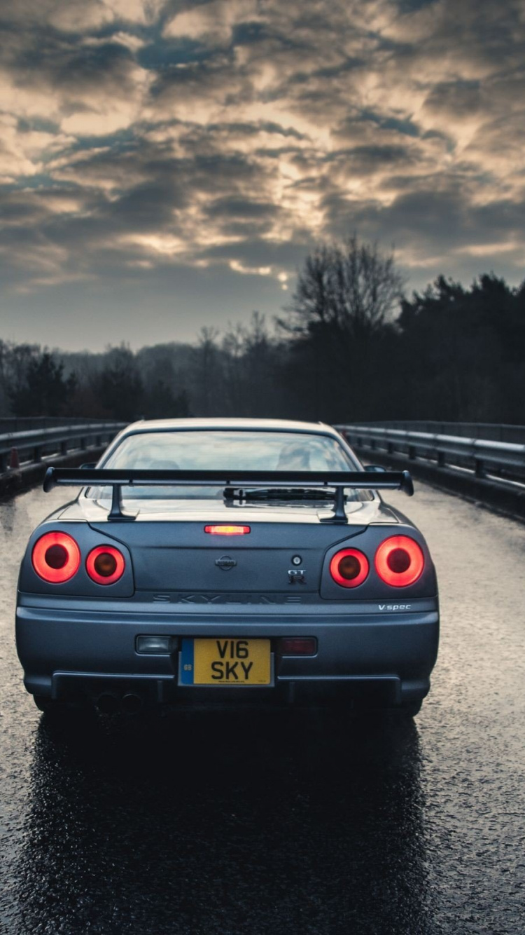 Gris Bmw m 3 en Puente. Wallpaper in 750x1334 Resolution