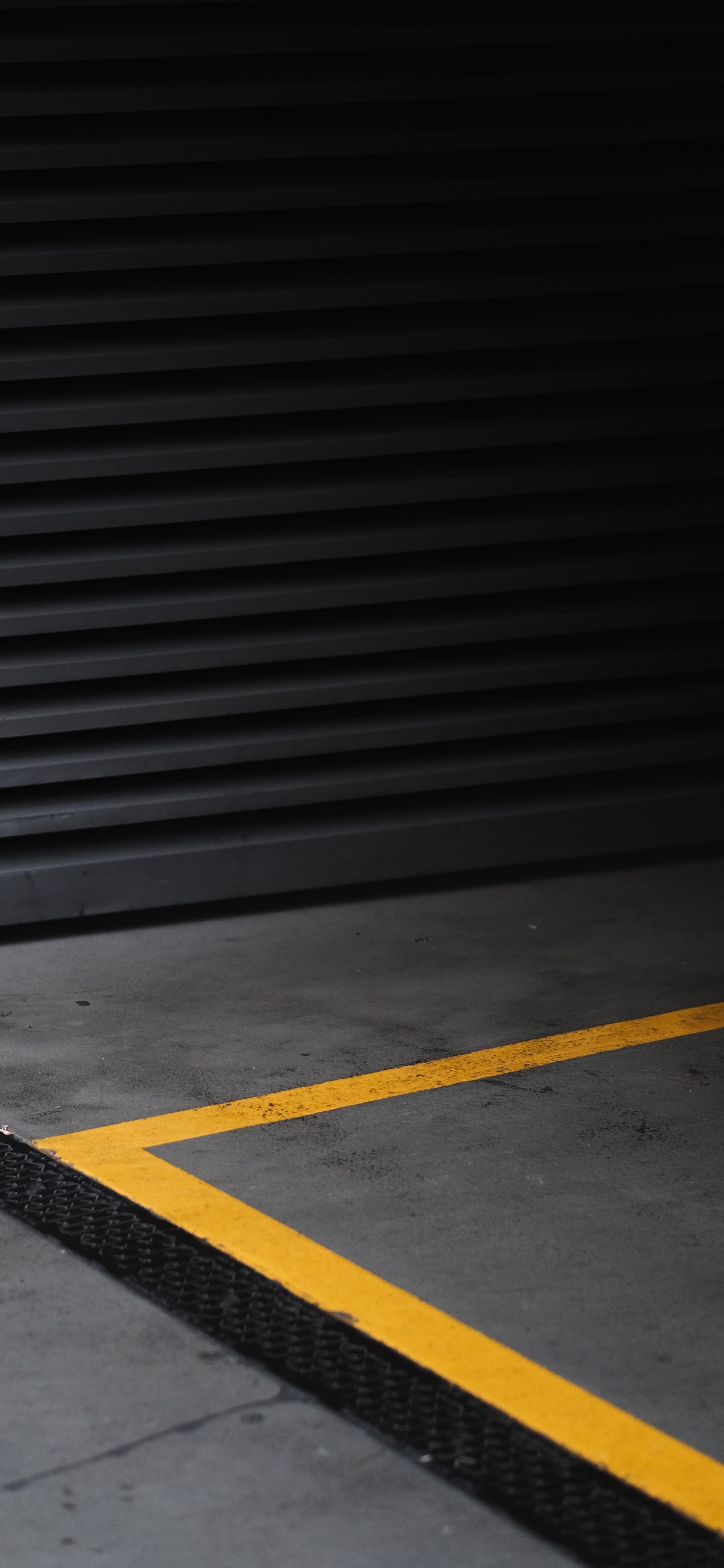 Alfombrilla Negra y Amarilla. Wallpaper in 1242x2688 Resolution