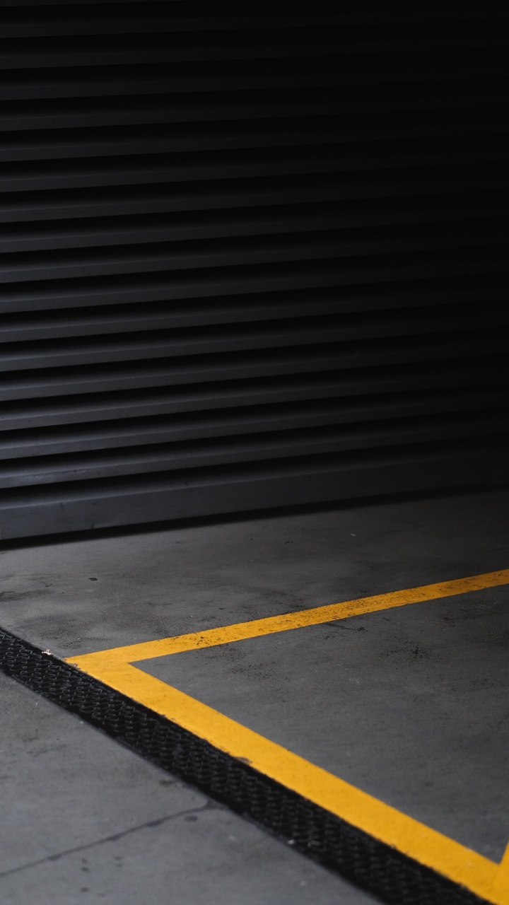 Alfombrilla Negra y Amarilla. Wallpaper in 720x1280 Resolution