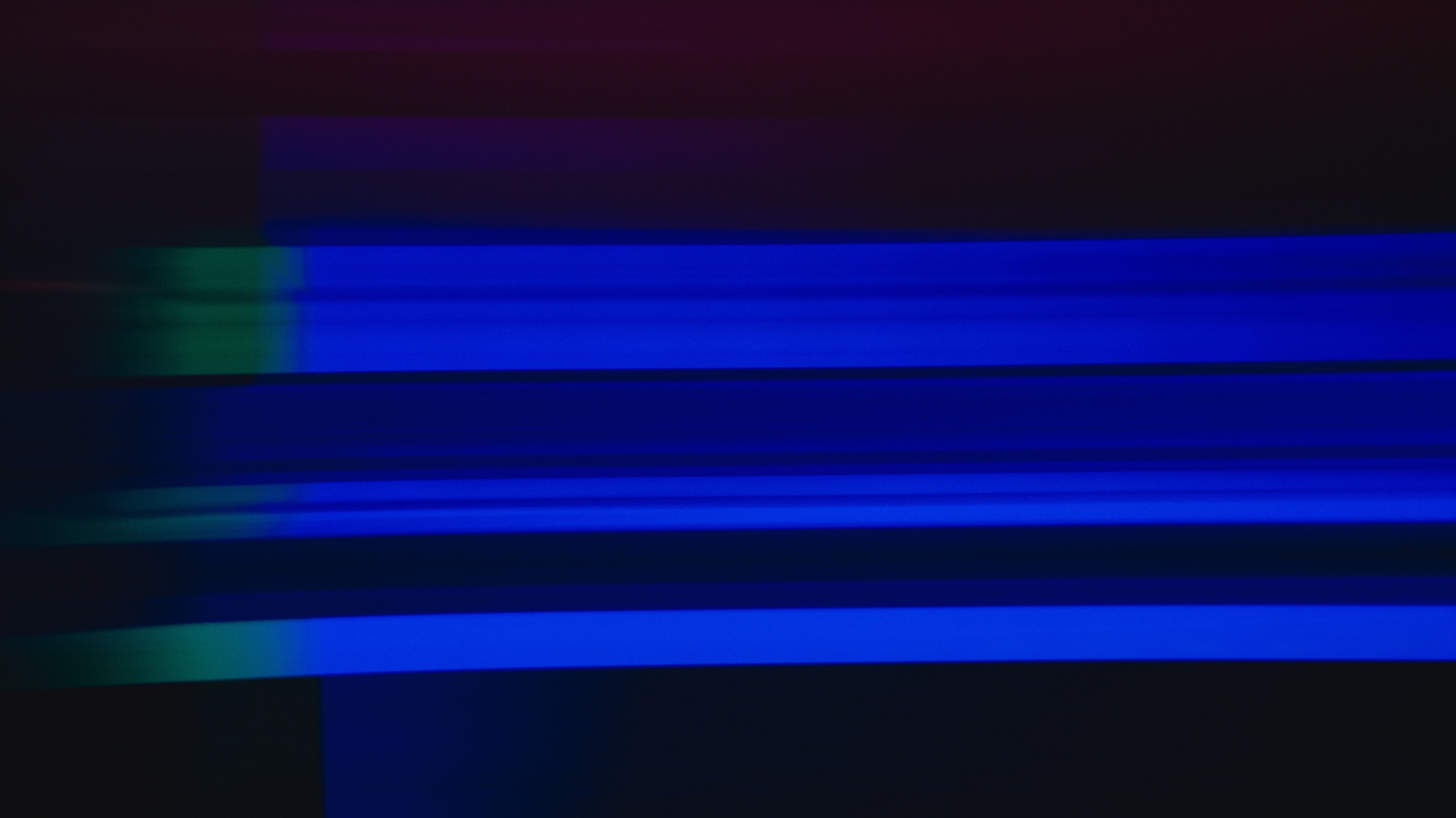 Blaue Rote Und Gelbe Lichter. Wallpaper in 2560x1440 Resolution