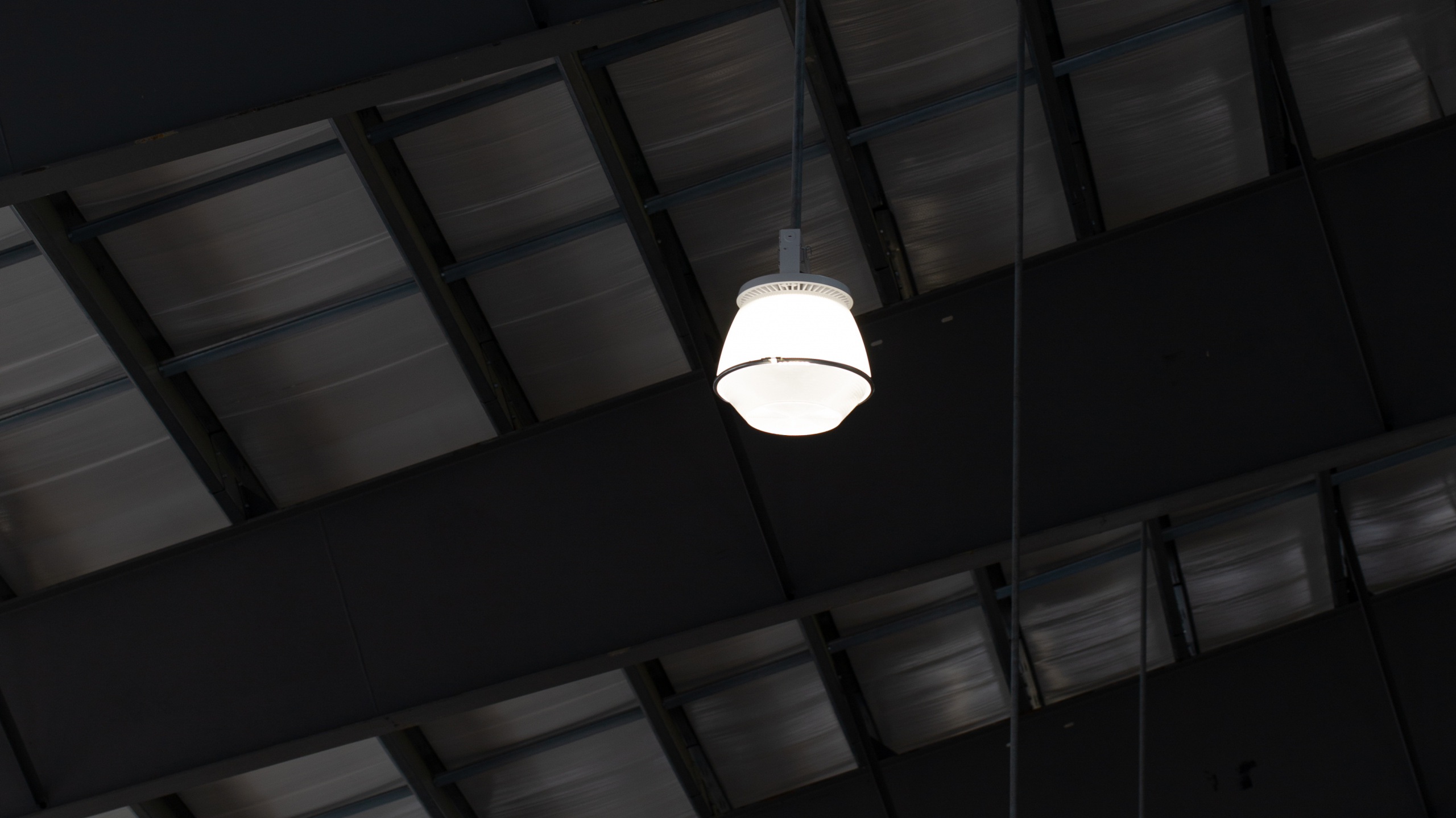 White Pendant Lamp Turned on in Room. Wallpaper in 2560x1440 Resolution