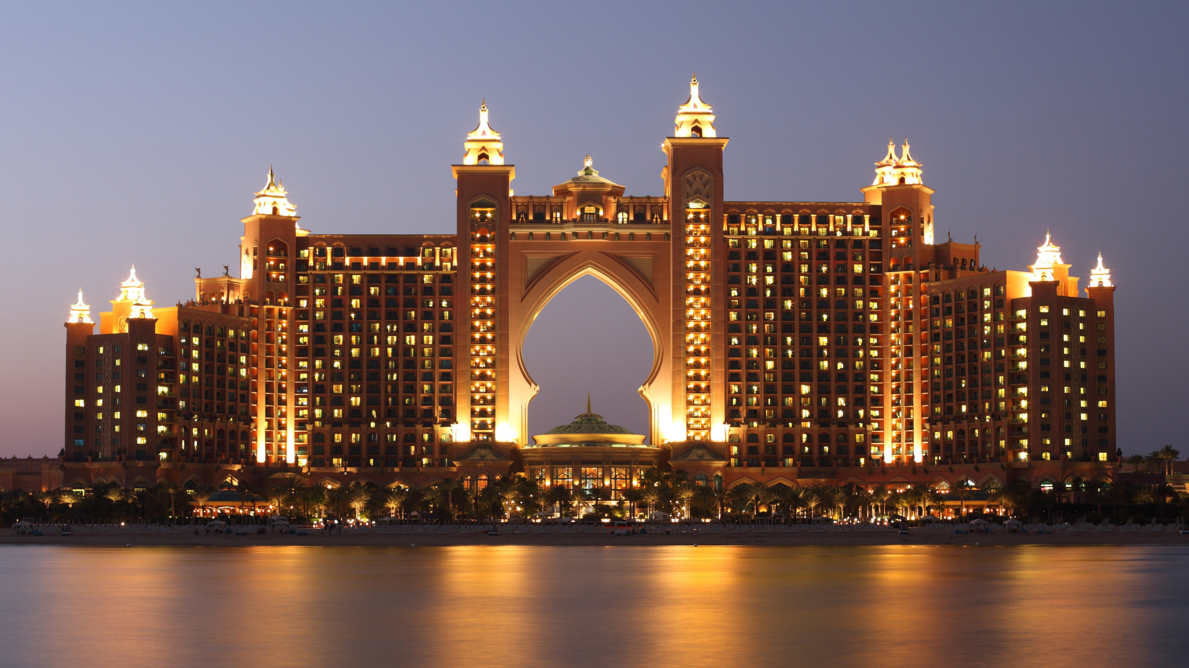 Puente de Arco de Hormigón Marrón Durante la Noche. Wallpaper in 3840x2160 Resolution