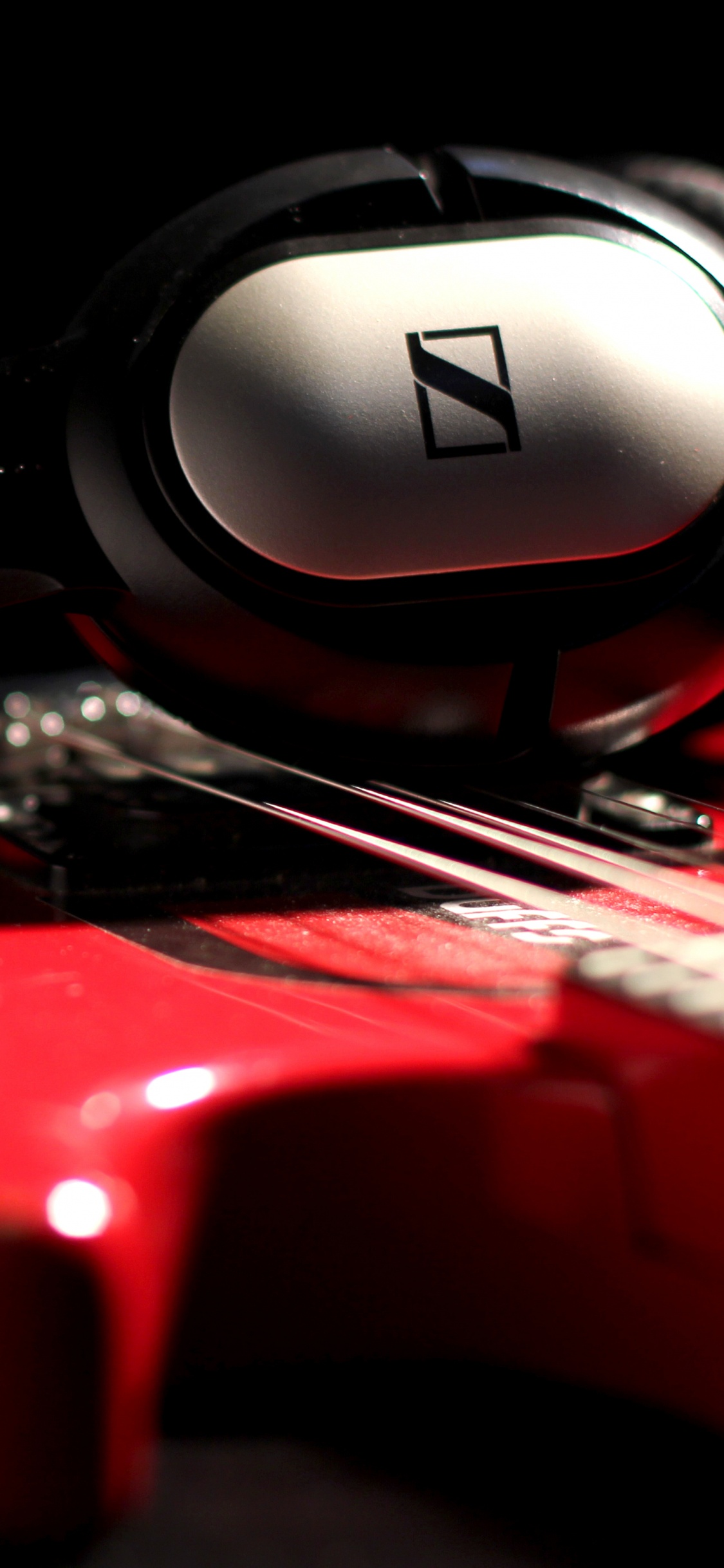 Auriculares, Sennheiser, Rojo, Equipo de Audio, Dispositivo Electrónico. Wallpaper in 1125x2436 Resolution