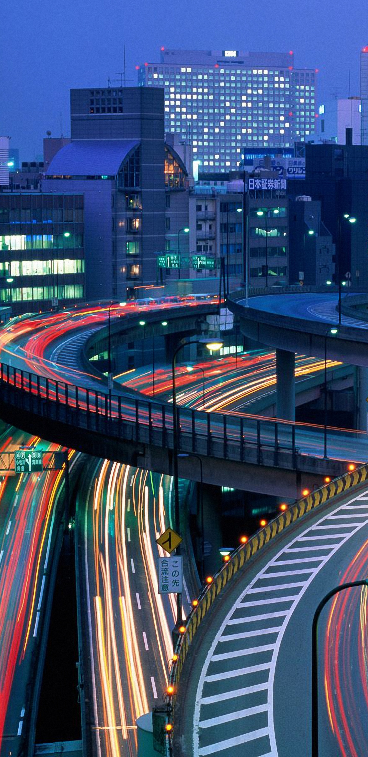 Fotografía de Lapso de Tiempo de la Ciudad Durante la Noche.. Wallpaper in 1440x2960 Resolution