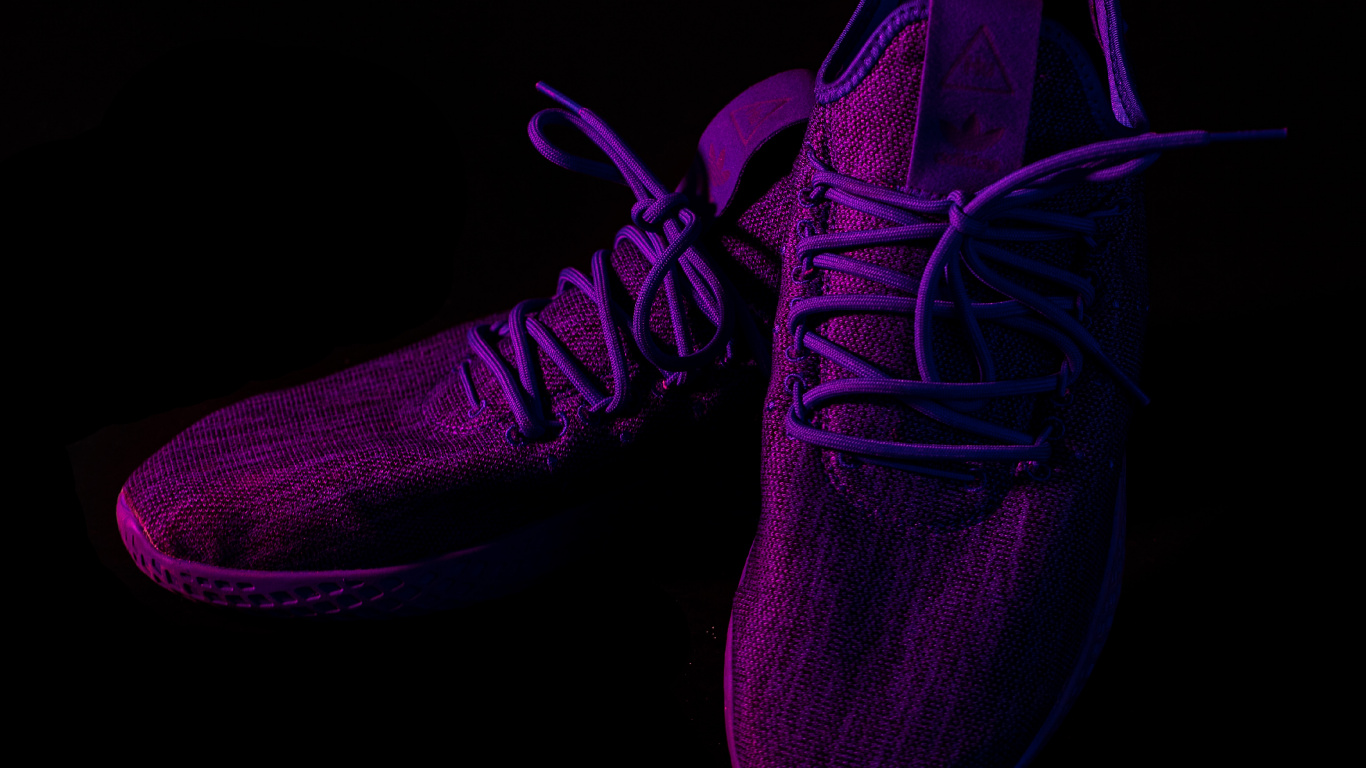 Chaussures de Sport Nike Violet et Noir. Wallpaper in 1366x768 Resolution