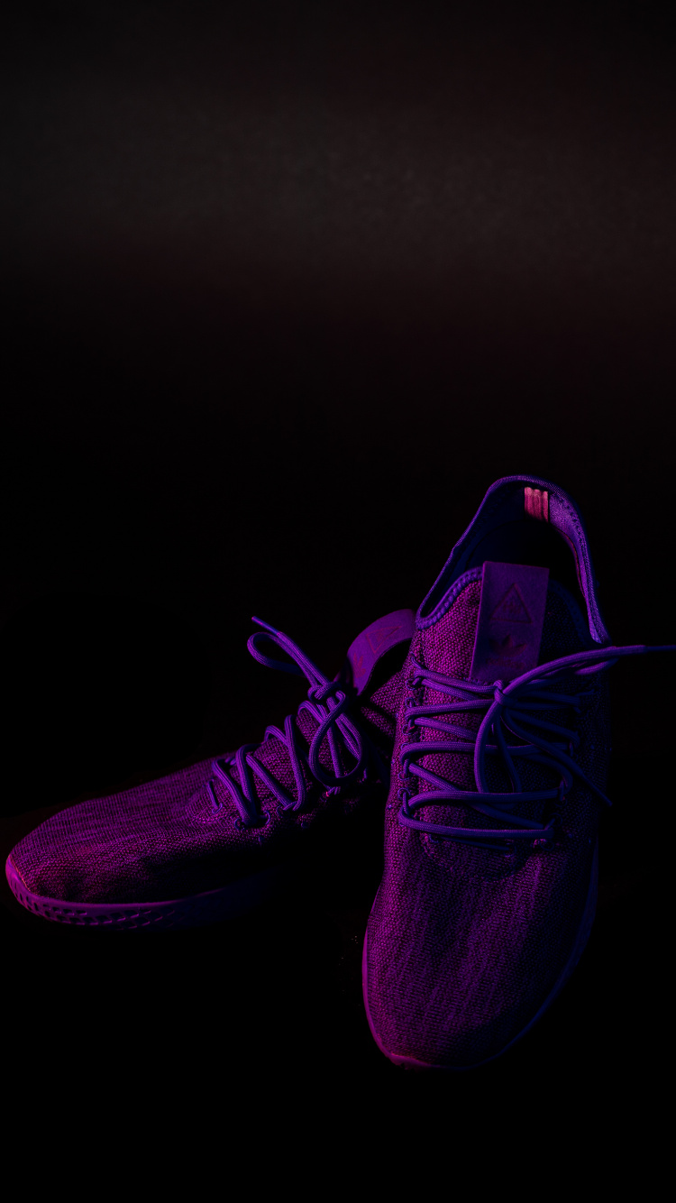 Chaussures de Sport Nike Violet et Noir. Wallpaper in 750x1334 Resolution