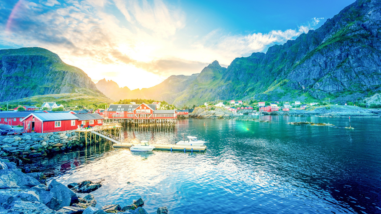 Boats on Water Near Green Mountain Under Blue Sky During Daytime. Wallpaper in 1280x720 Resolution