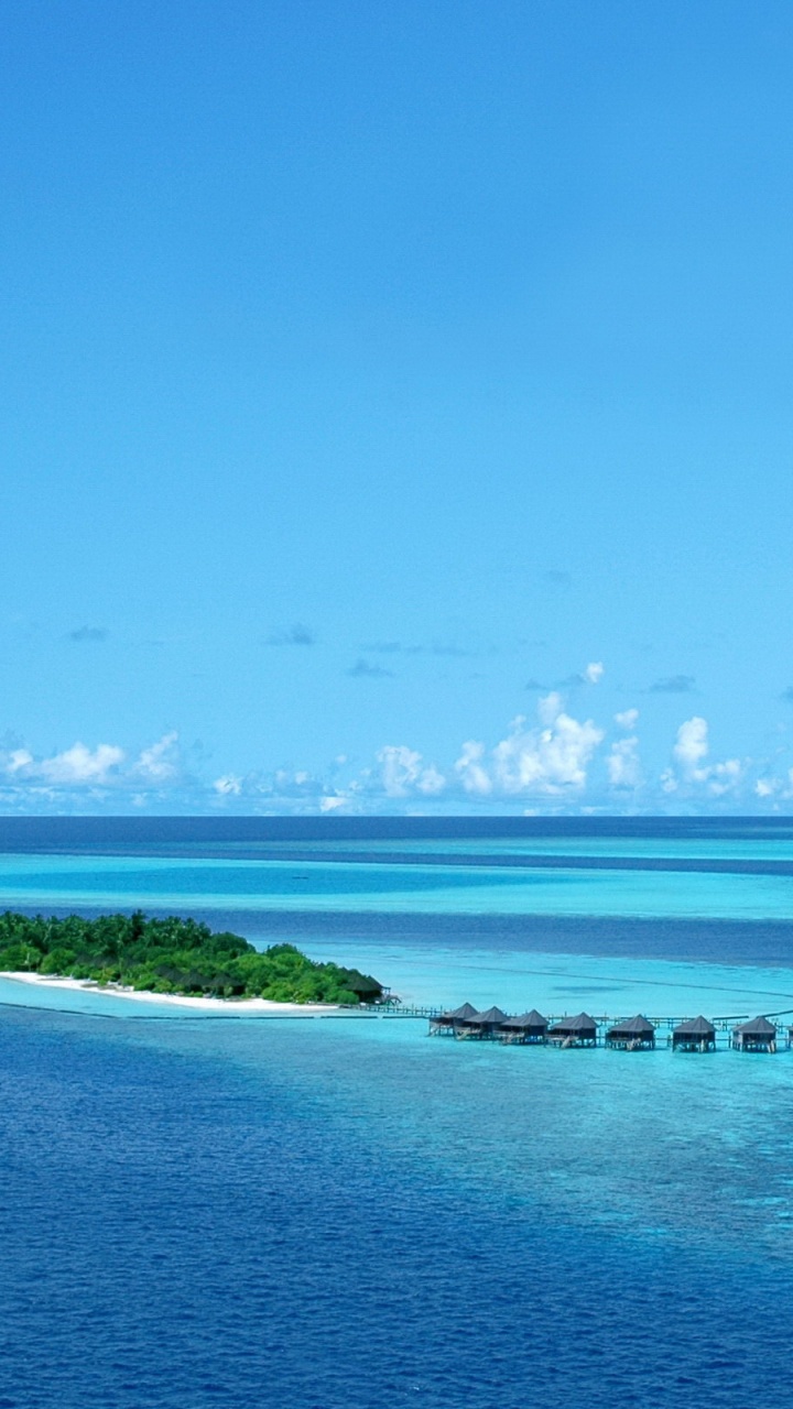 Blaues Meer Unter Blauem Himmel Tagsüber. Wallpaper in 720x1280 Resolution