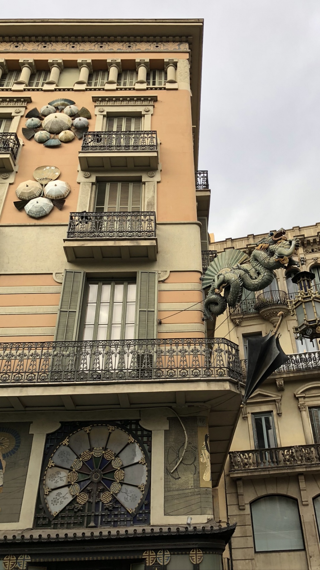 Maison de Cadres Bruno, Maison Batll, Façade, Architecture, L'architecture Classique. Wallpaper in 1080x1920 Resolution