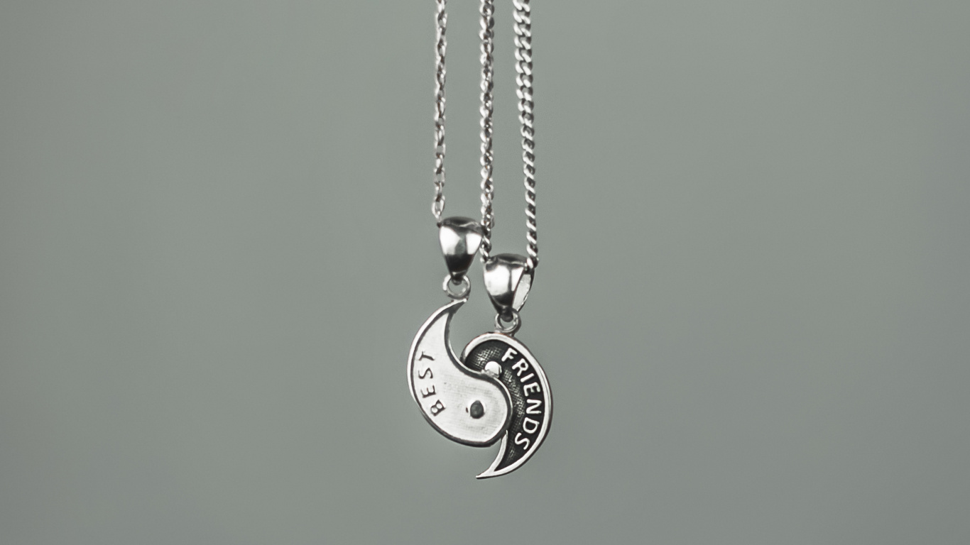 Silver Heart Pendant Necklace on Green Surface. Wallpaper in 1366x768 Resolution