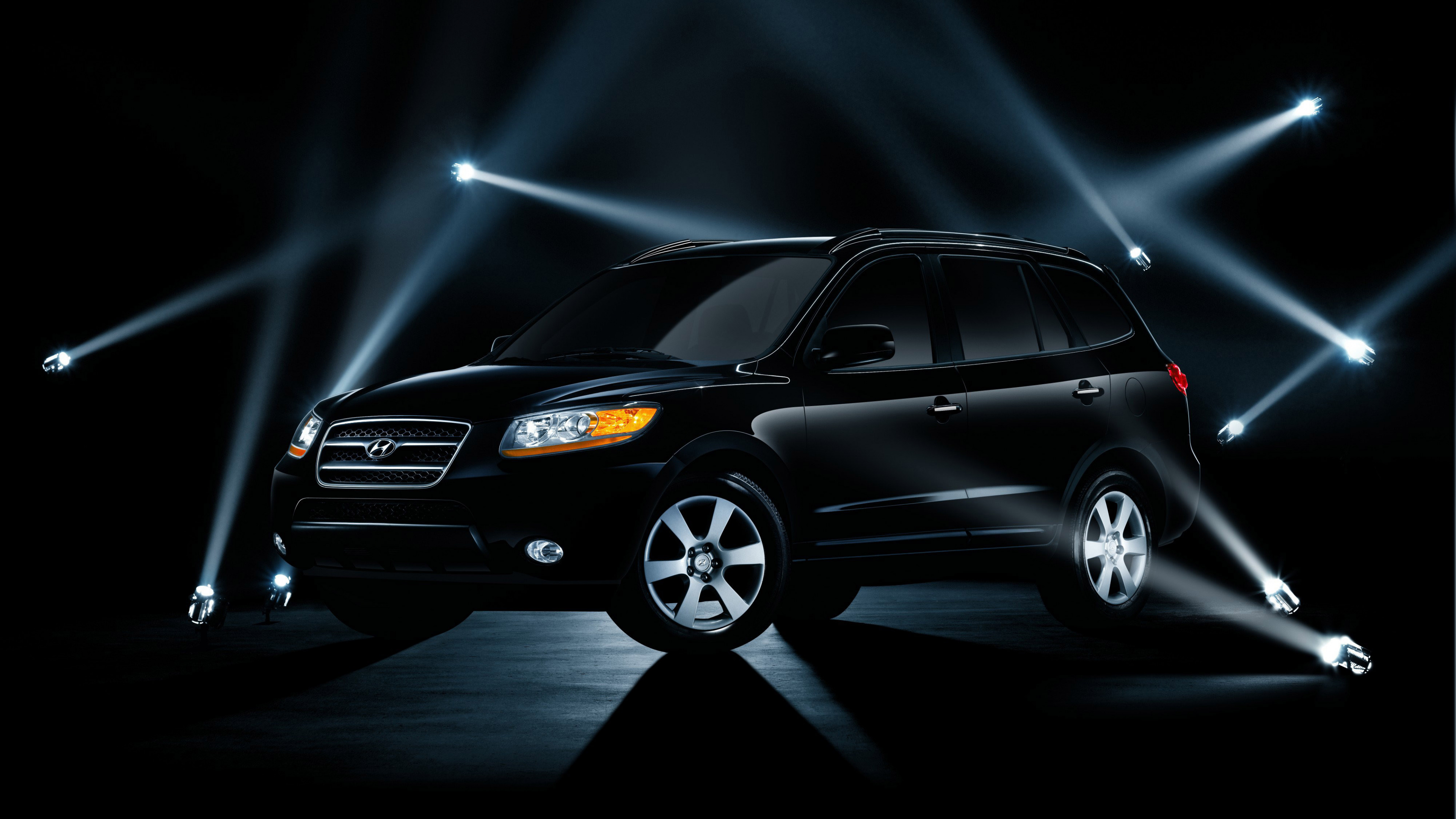 Black Honda Sedan in a Dark Room. Wallpaper in 3840x2160 Resolution