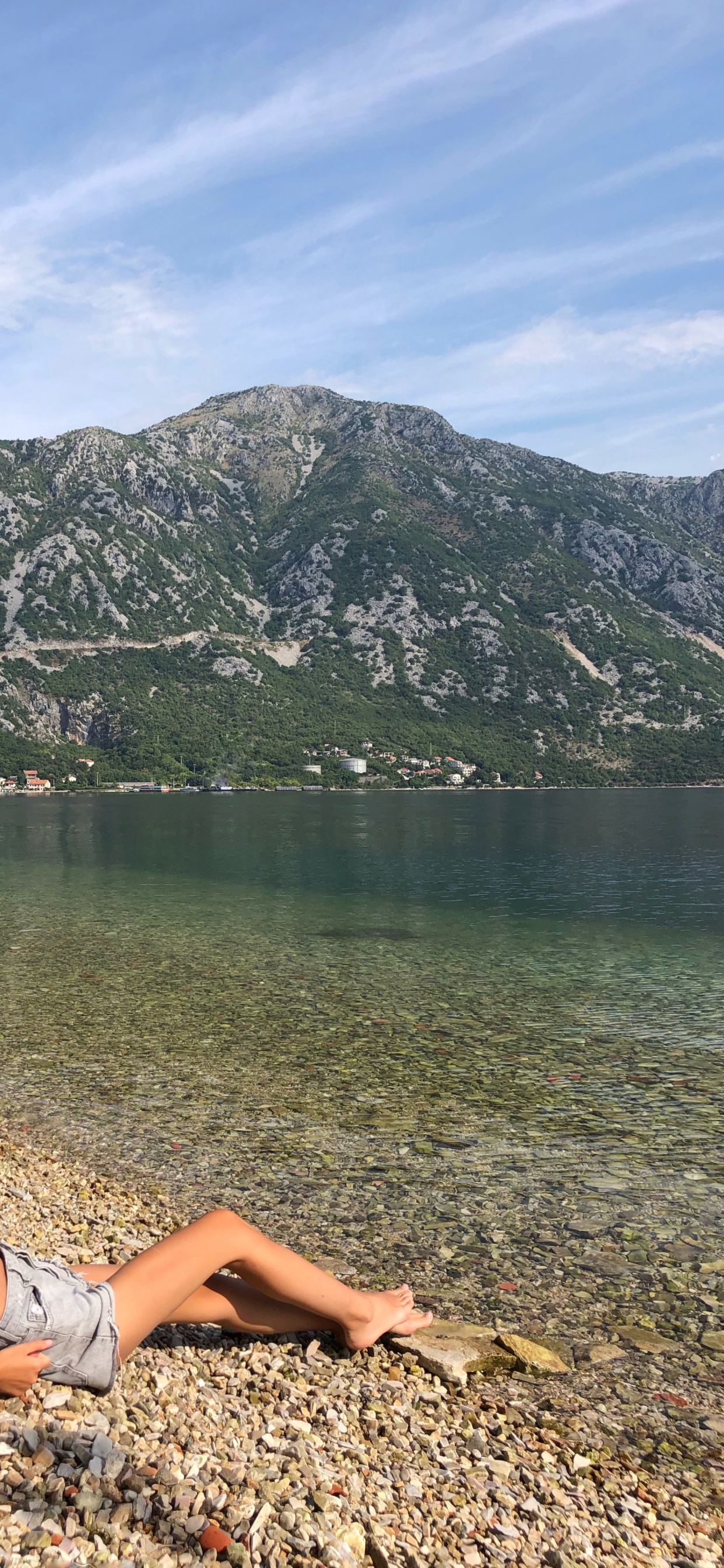 Fjord, Wasser, Tourismus, Gewässer, Bergigen Landschaftsformen. Wallpaper in 1242x2688 Resolution