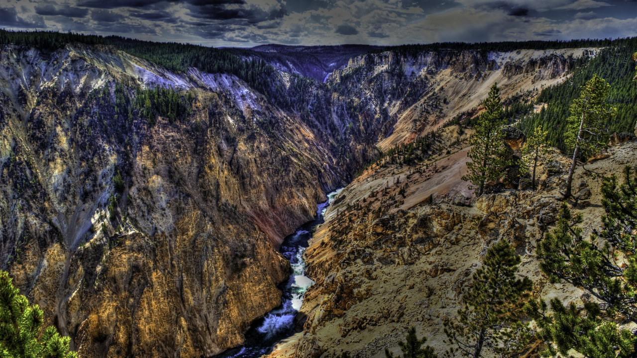 River Between Green and Brown Mountains Under White Clouds During Daytime. Wallpaper in 1280x720 Resolution