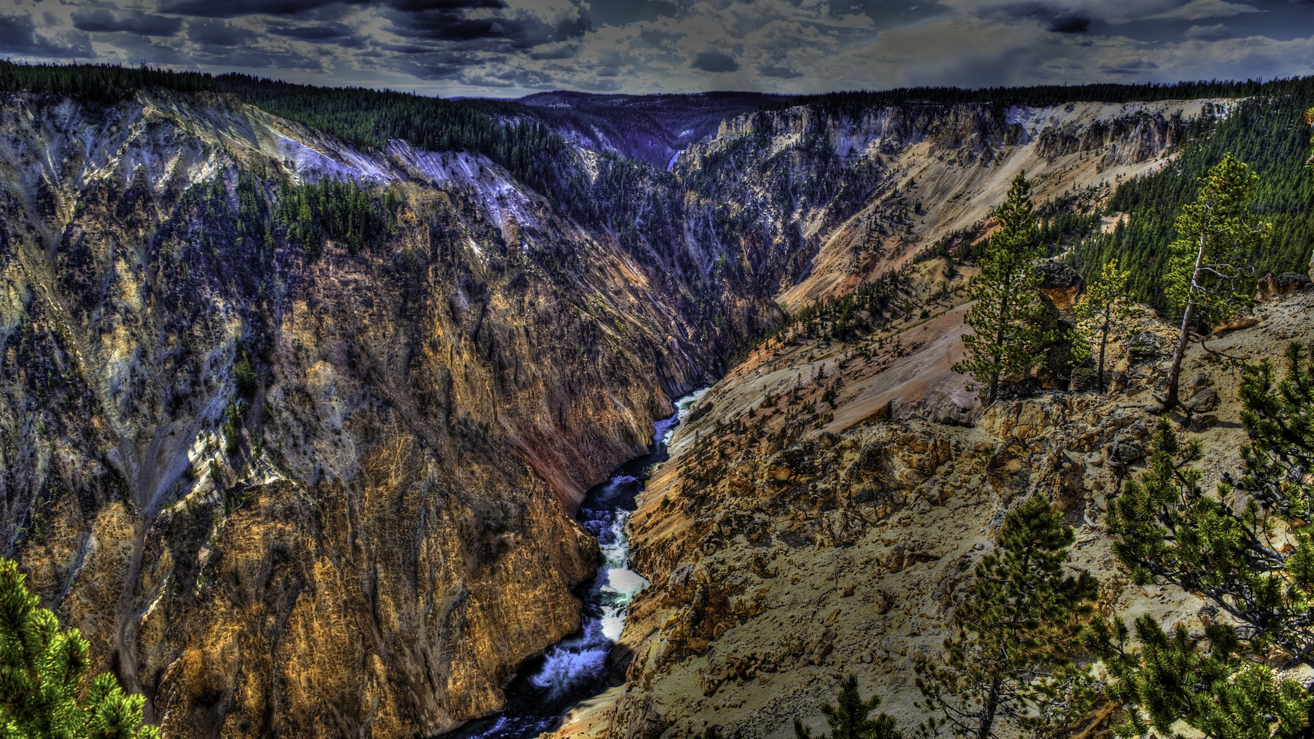 River Between Green and Brown Mountains Under White Clouds During Daytime. Wallpaper in 2560x1440 Resolution