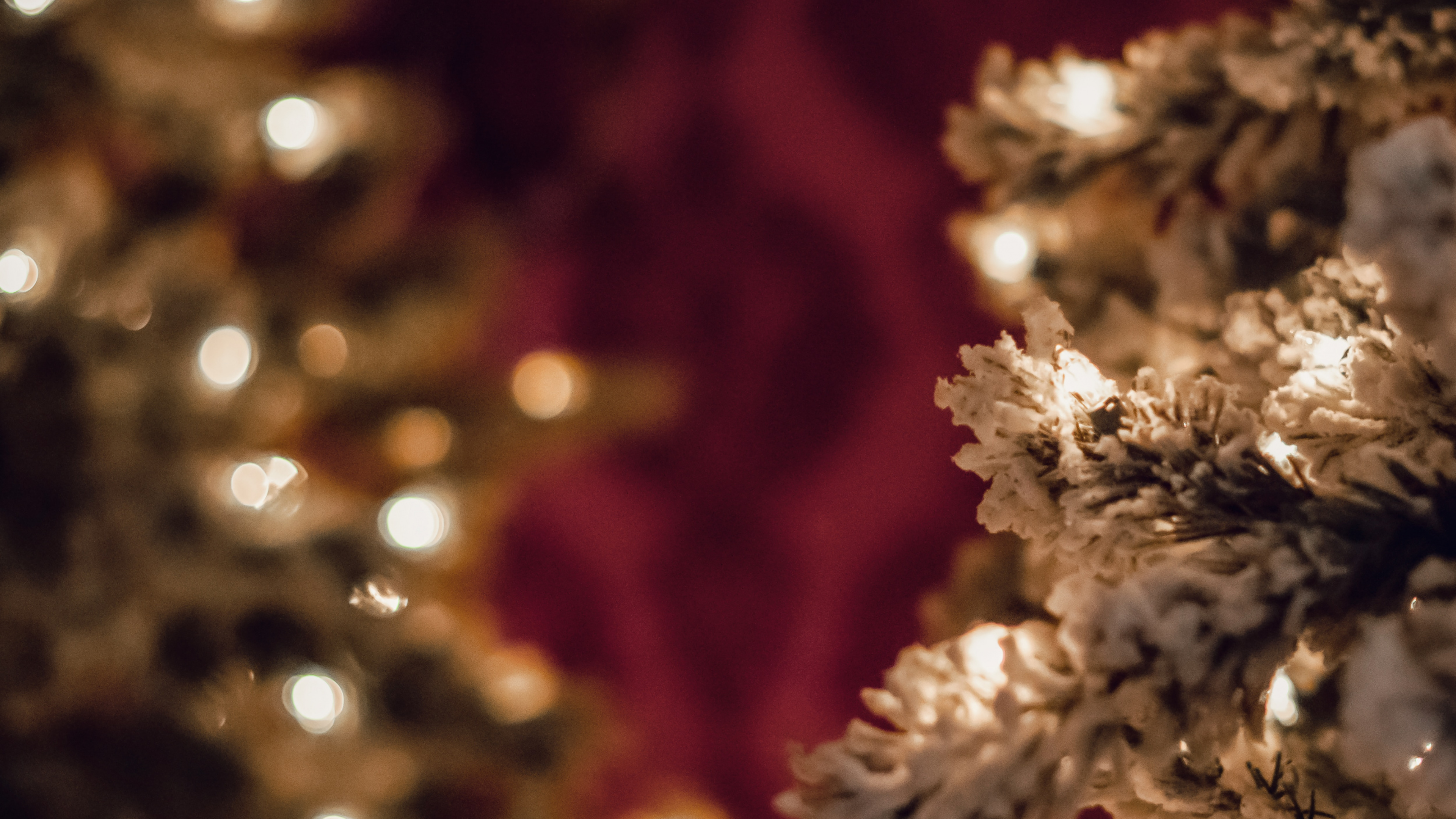 Weißer Und Brauner Weihnachtsbaum. Wallpaper in 3840x2160 Resolution