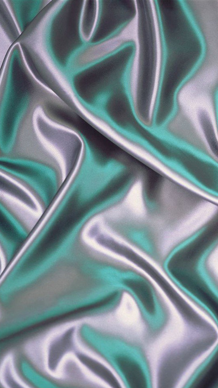 Textil Verde Sobre Mesa de Madera Marrón. Wallpaper in 750x1334 Resolution