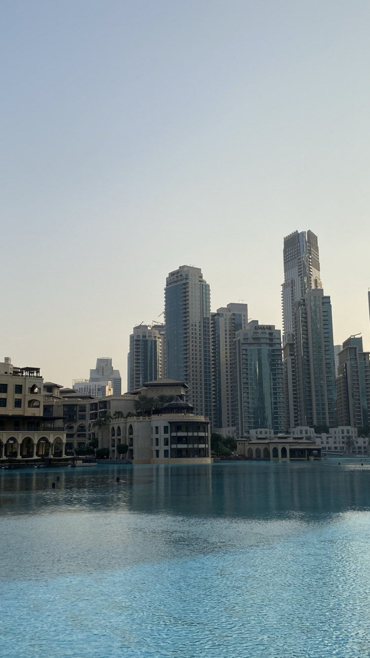 Burj Khalifa, Wolkenkratzer, Tower, Die Dubai Mall, Dubai Marina. Wallpaper in 750x1334 Resolution